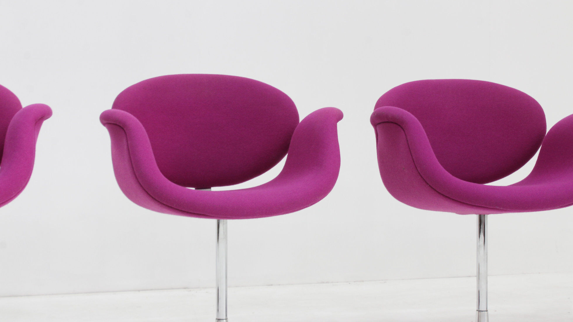 Set of 4 Artifort Little Tulip swivel dining room chairs by Pierre Paulin