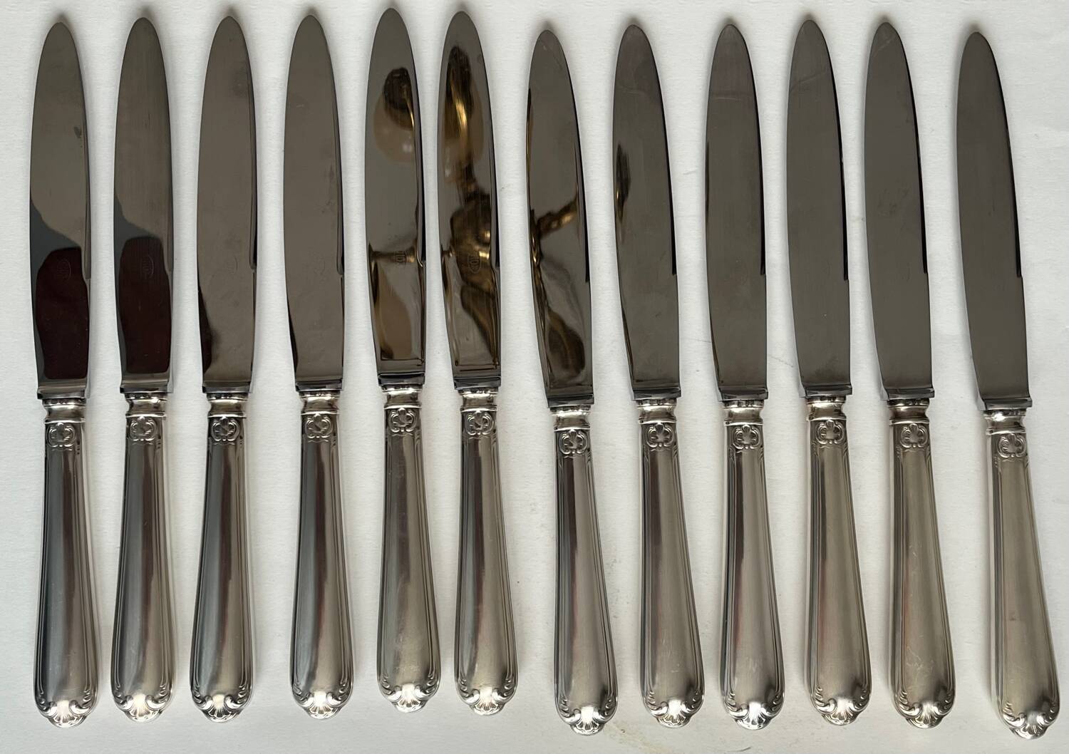 12 silver-plated metal knives
