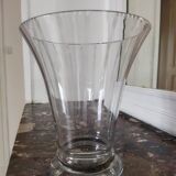 Vase en verre ciselé transparent