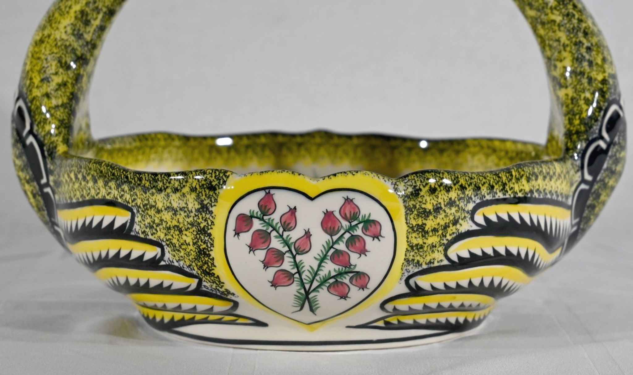 Earthenware basket, Manufacture Henriot Quimper – Mid-twentieth century