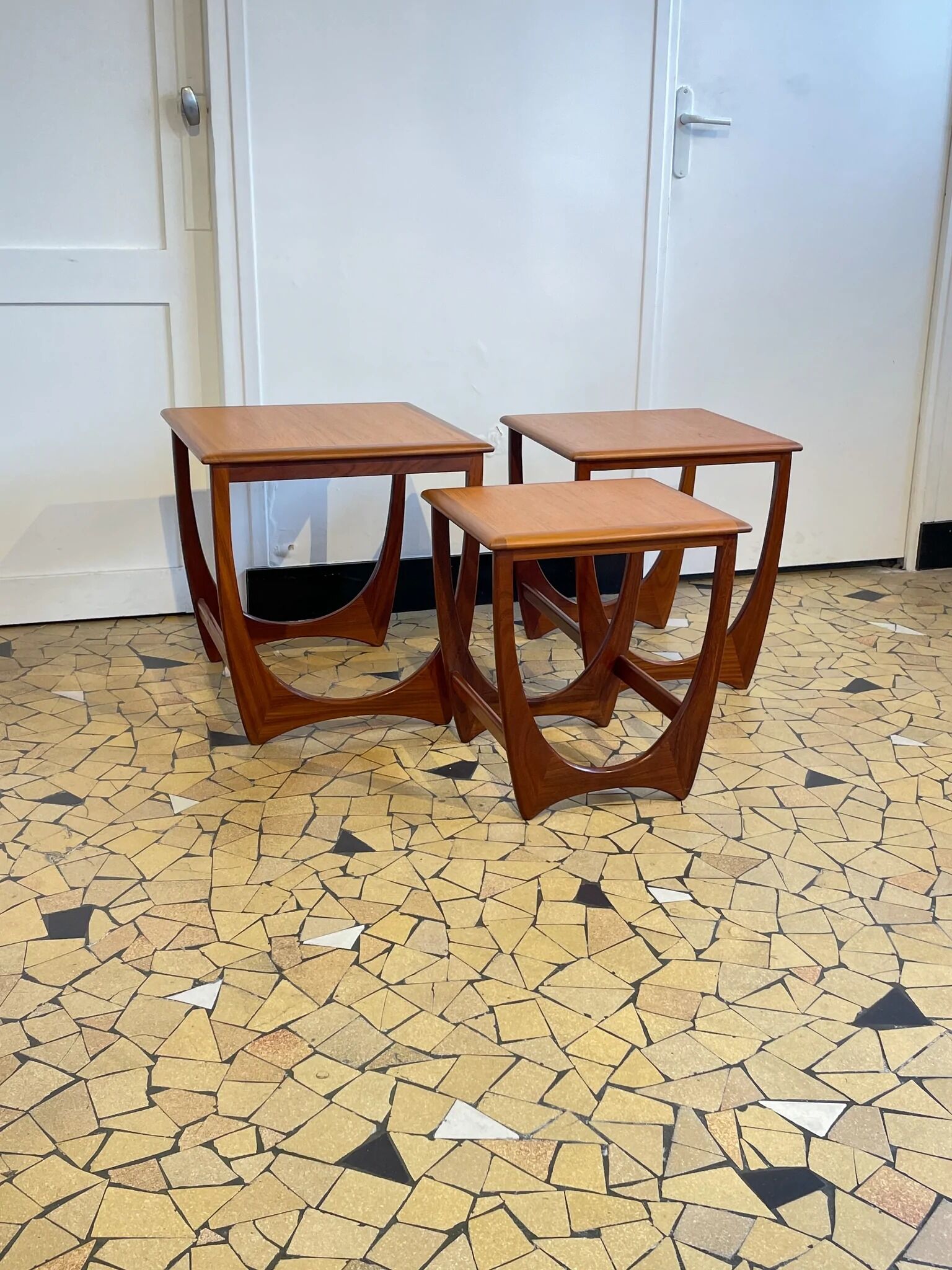 Teak trundle coffee table