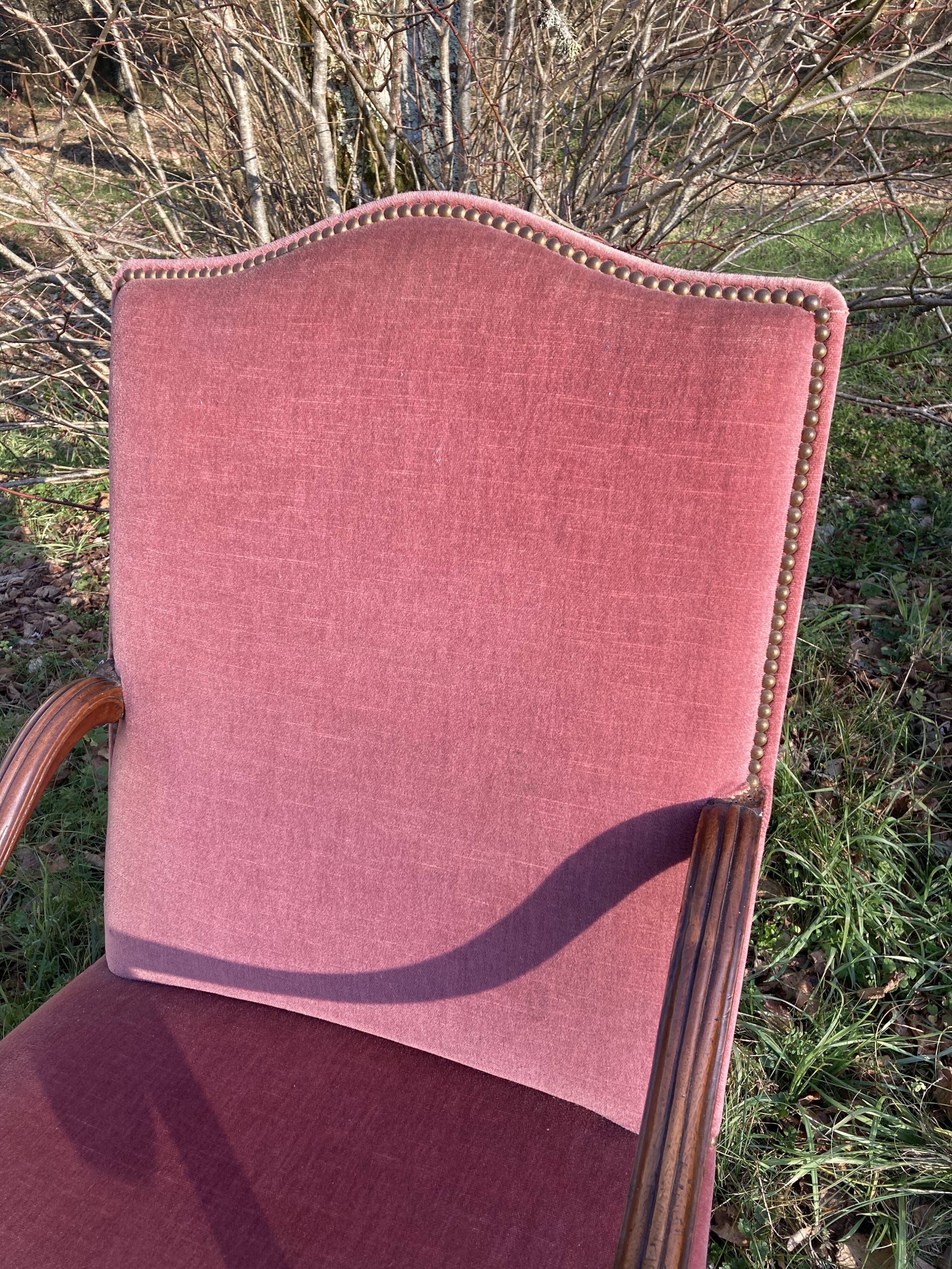 Armchair Voltaire or shepherdess and foot rest in pink velvet Louis XVI