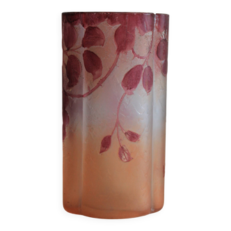 Legras quadrilobed vase from the "ruby" series in glass (1900 - 1910)