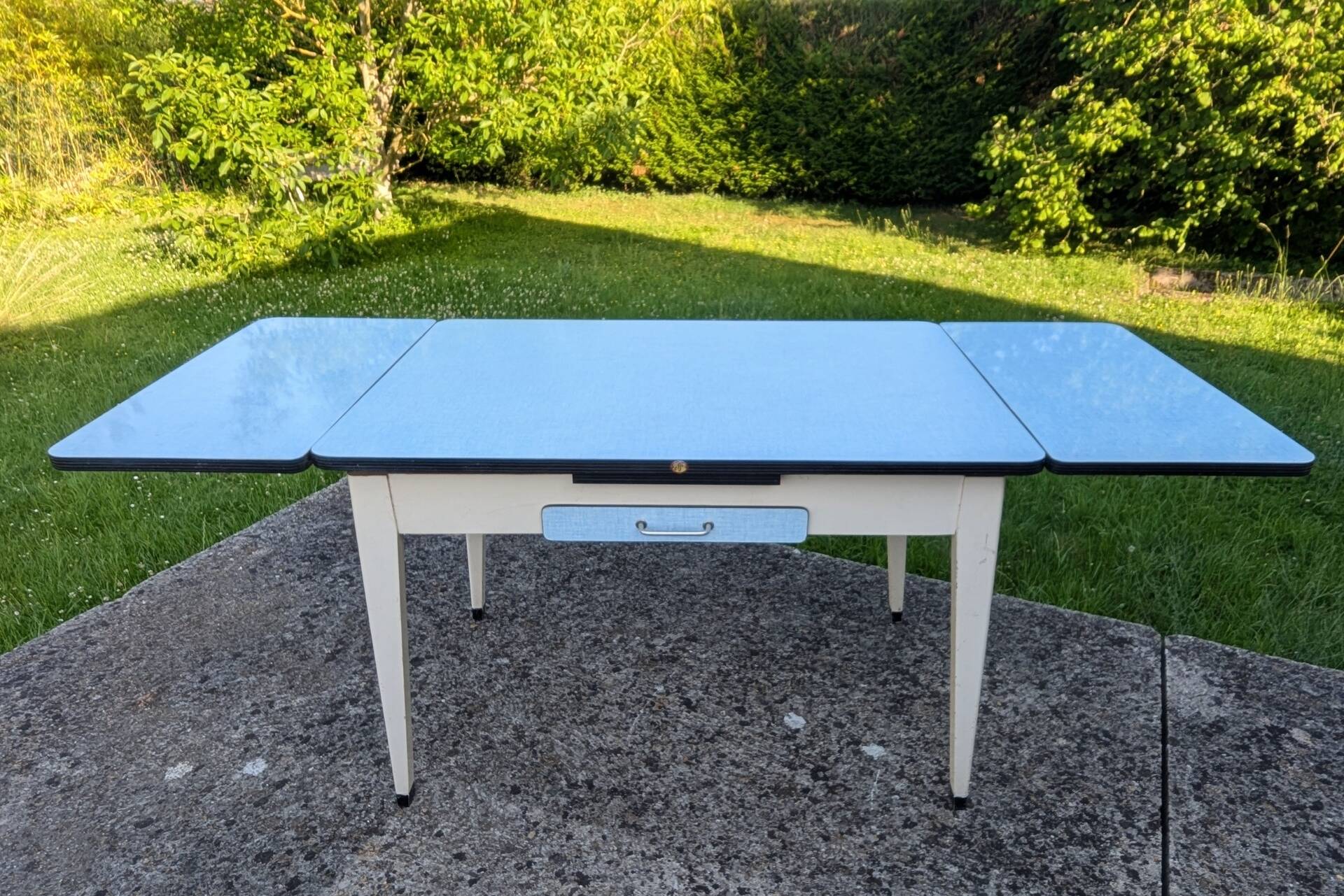 Vintage Formica table efji novoplan with 2 integrated extensions 109/148/197.