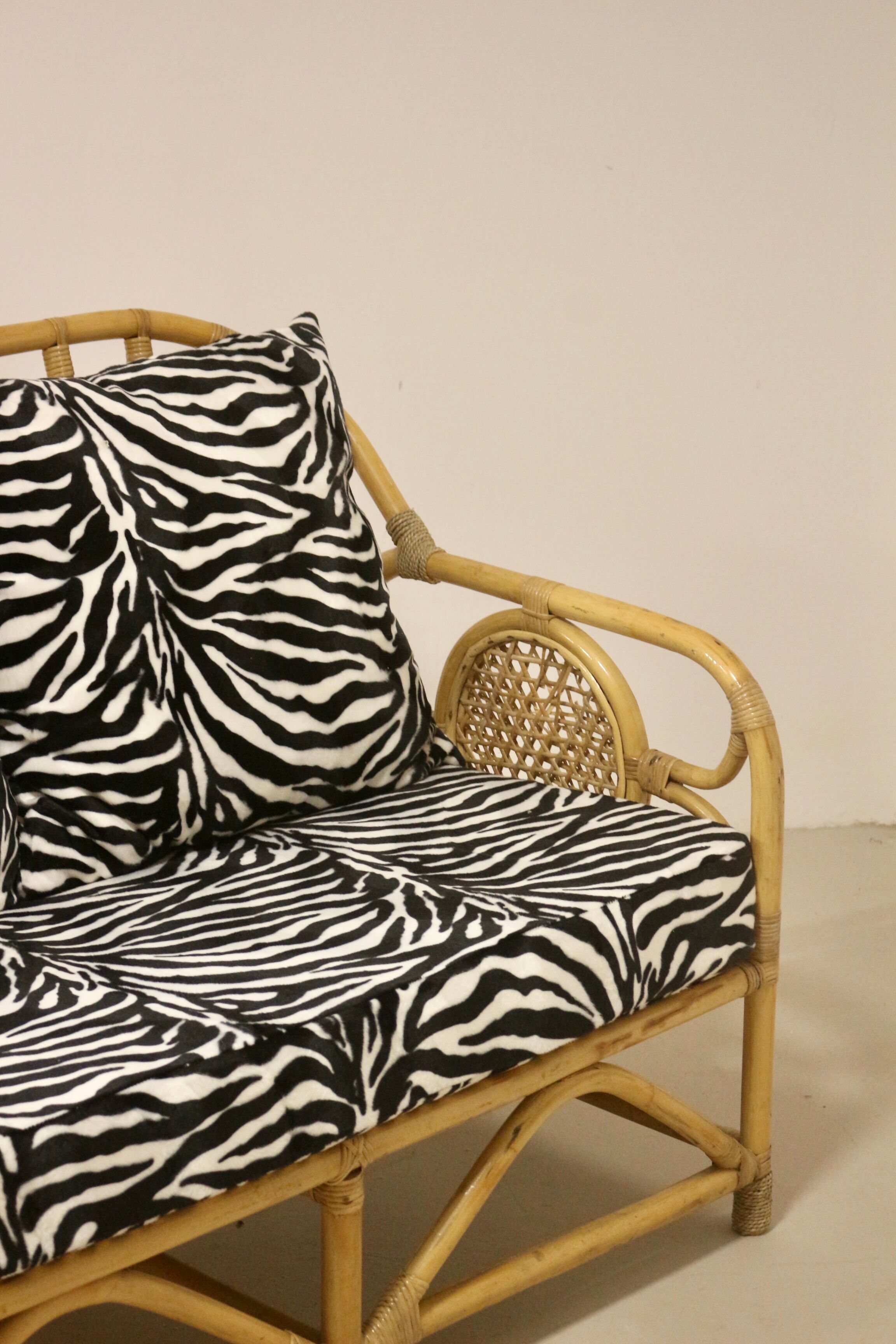 Vintage rattan sofa 2 places year 60