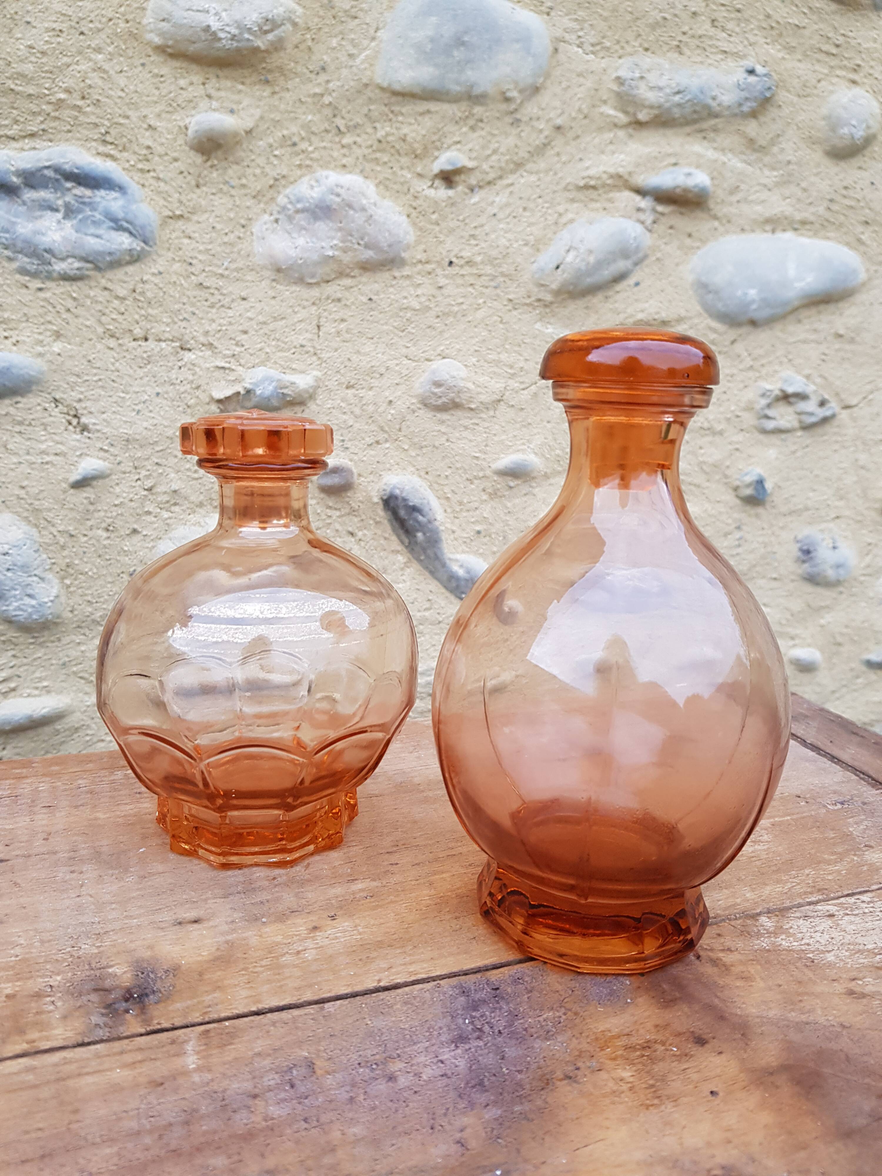 Duo de flacons en verre rose vintage