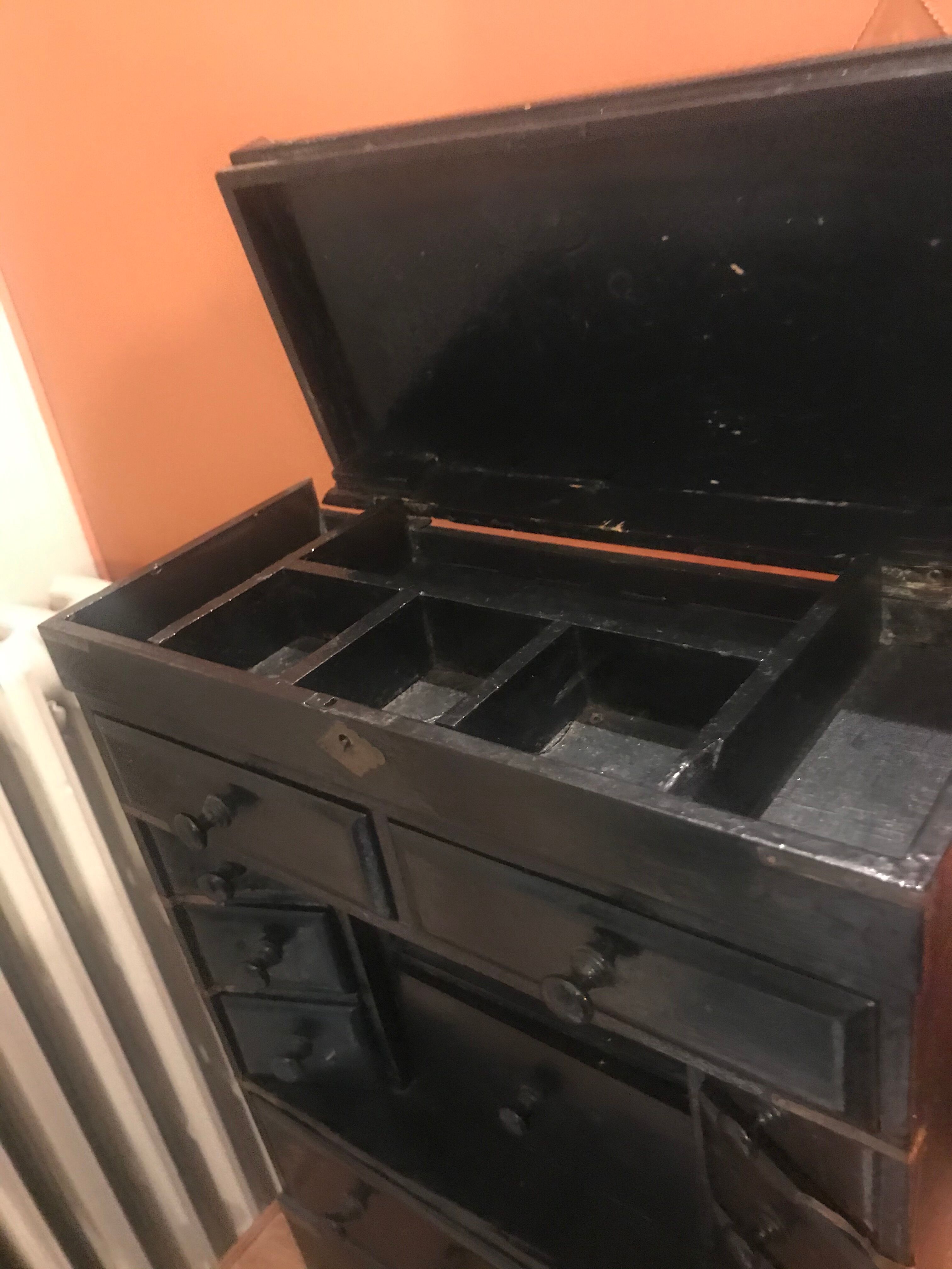 Jewelry box