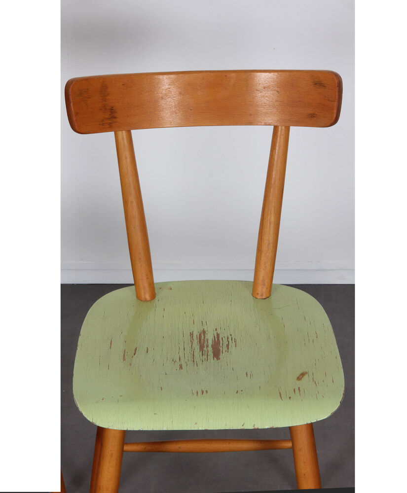 Paire chaises vertes éditées par Ton, vers 1960