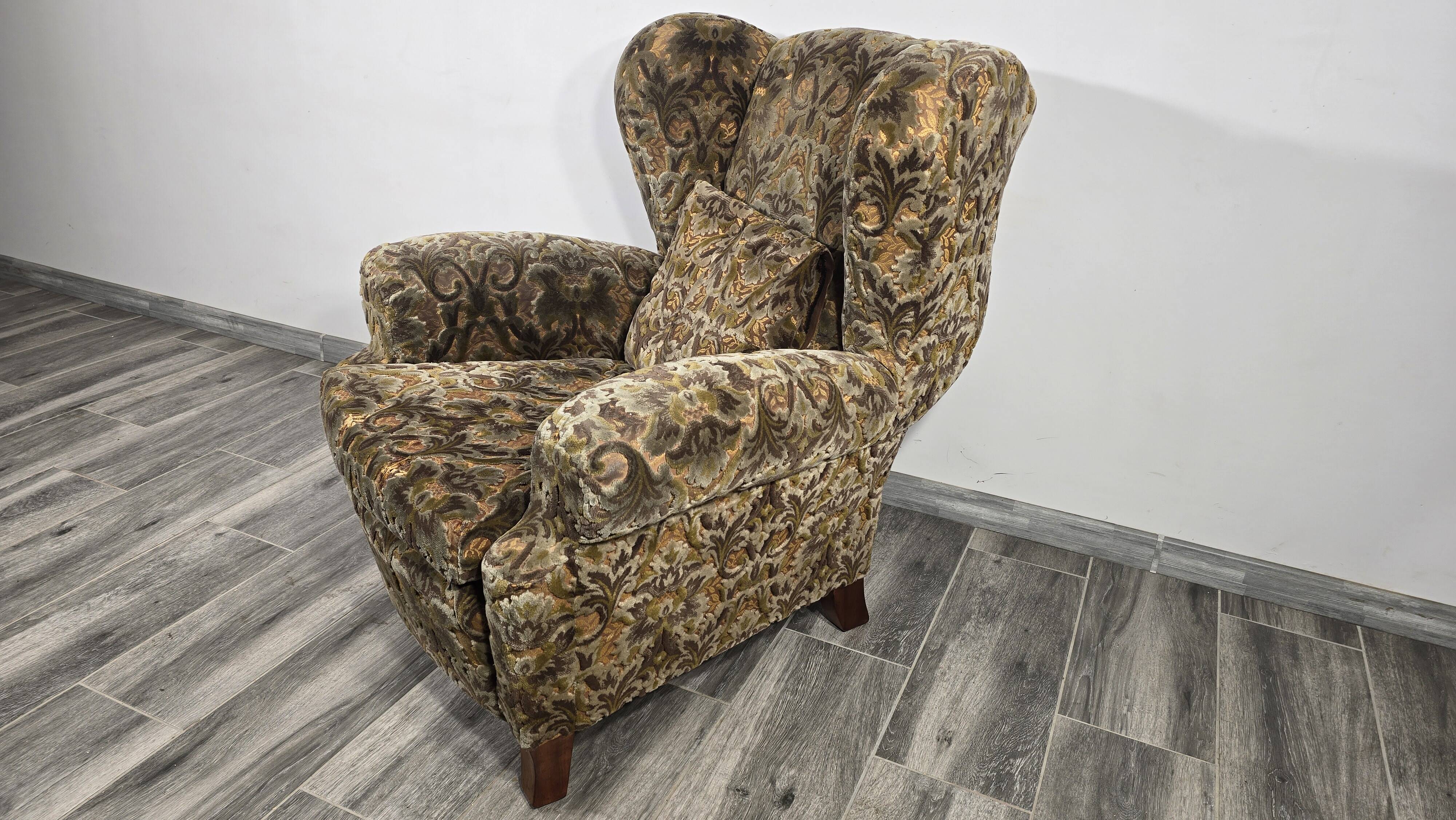 Fauteuil H-371 par Jindrich Halabala