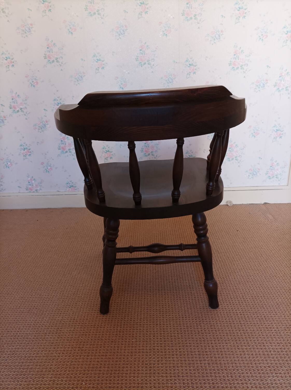 Armchair with wooden armrests