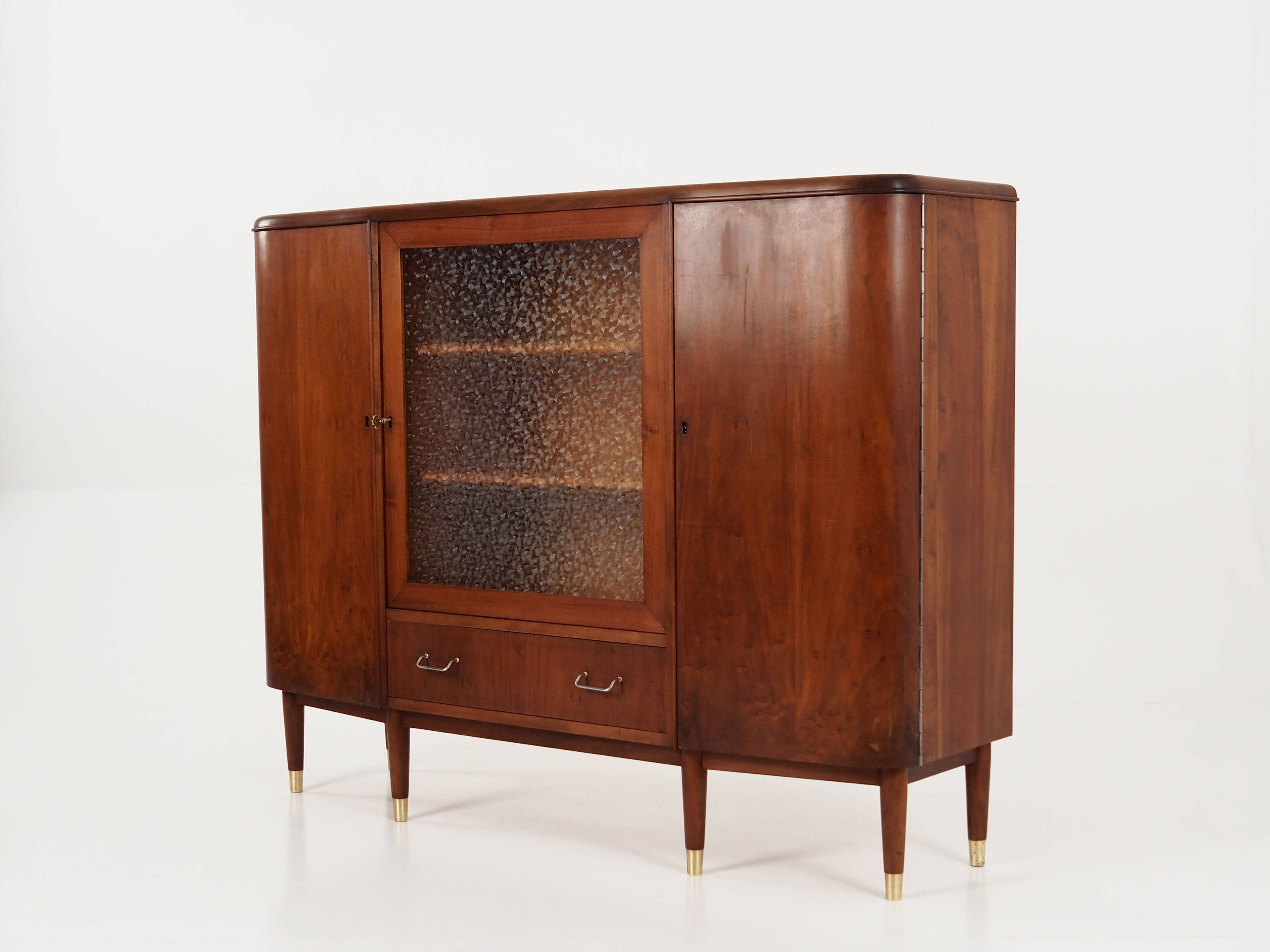 Buffet haut en noyer, design danois, années 1960, production : Danemark