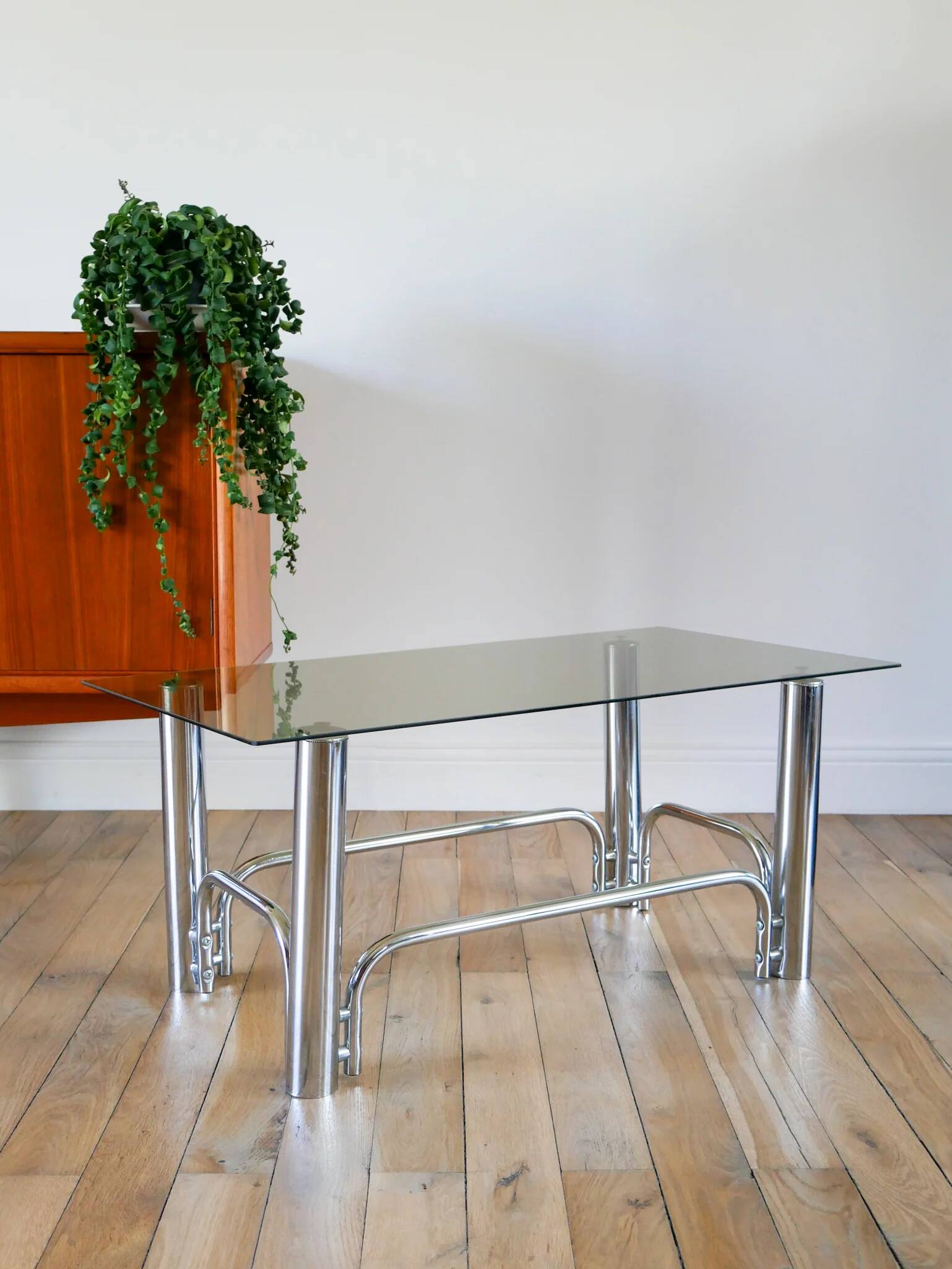 Rectangular coffee table in chrome and smoked glass, design, 1970 - 84 x 38 x 36 cm