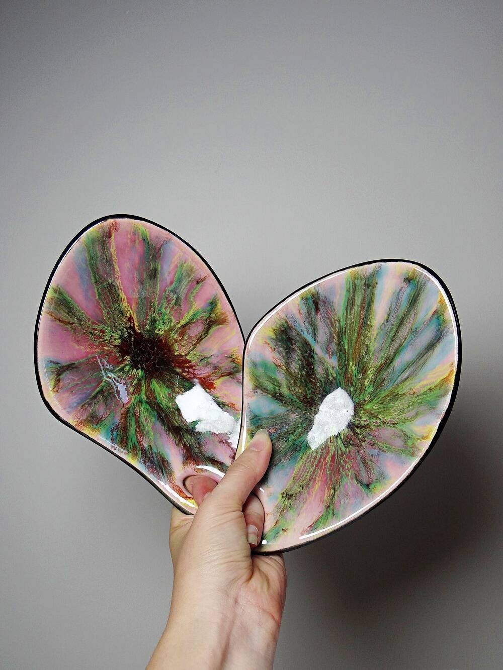 Pair of multicoloured glazed ceramic studio dishes, vintage 1960s.