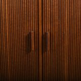 Armoire danoise à porte tambour en teck des années 1950