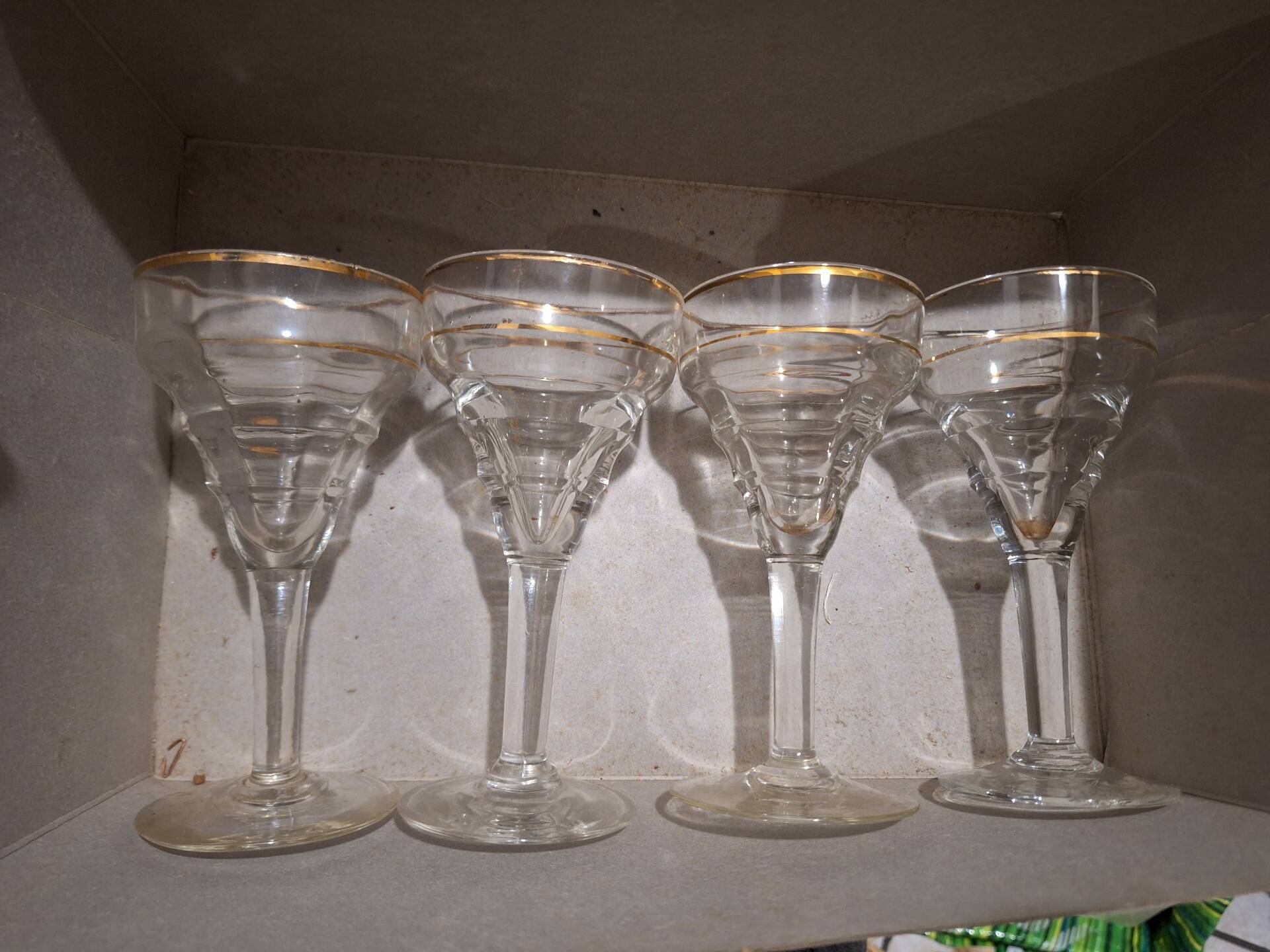 Set of 4 vintage bistro glasses with gold rim, year 19