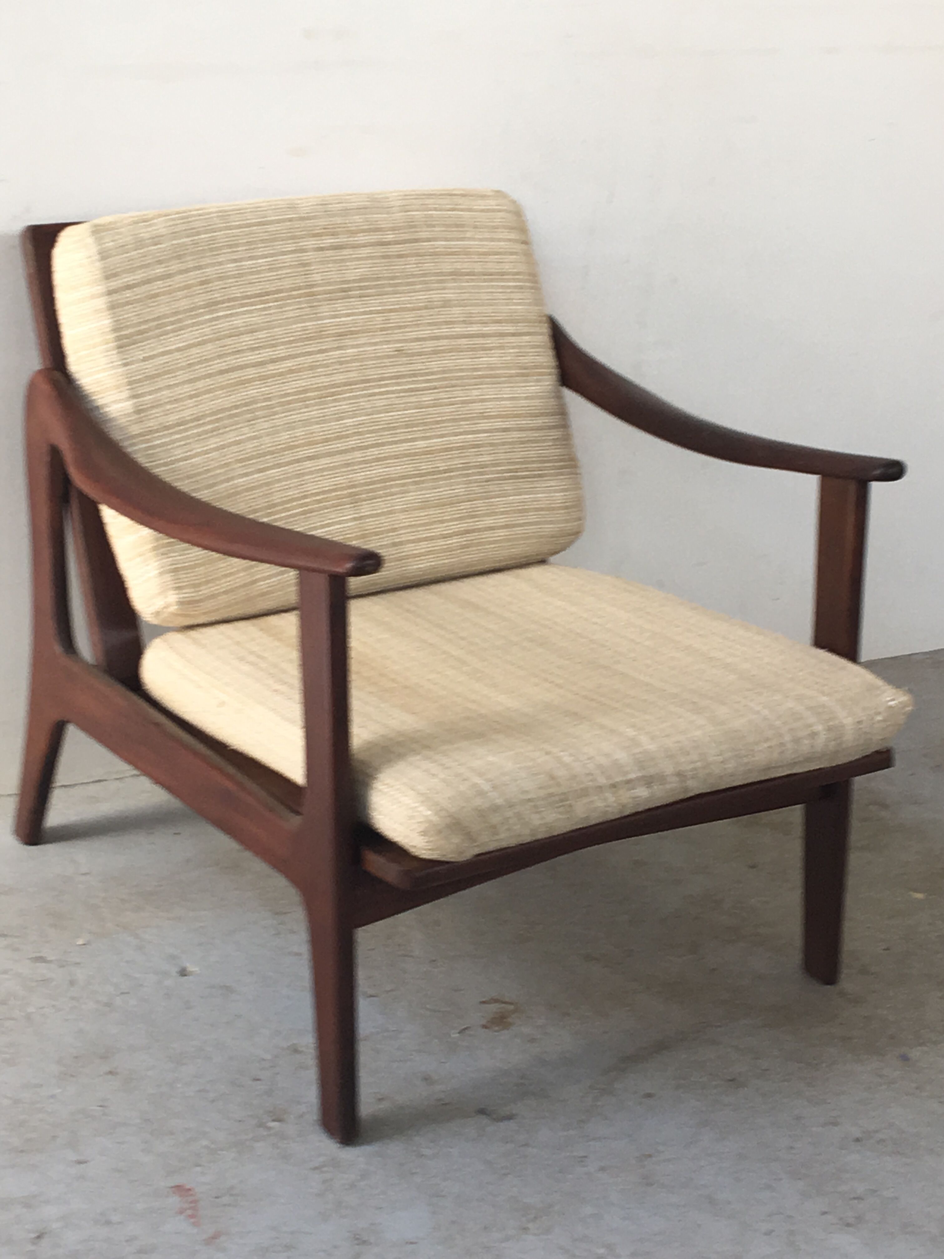Fauteuil scandinave en palissandre