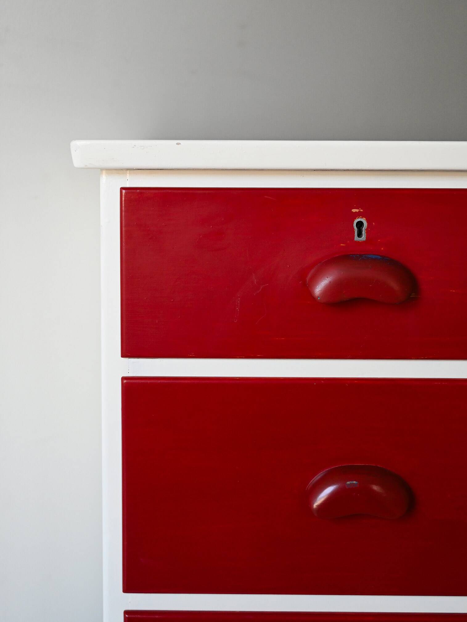 Vintage lacquered wood chest of drawers