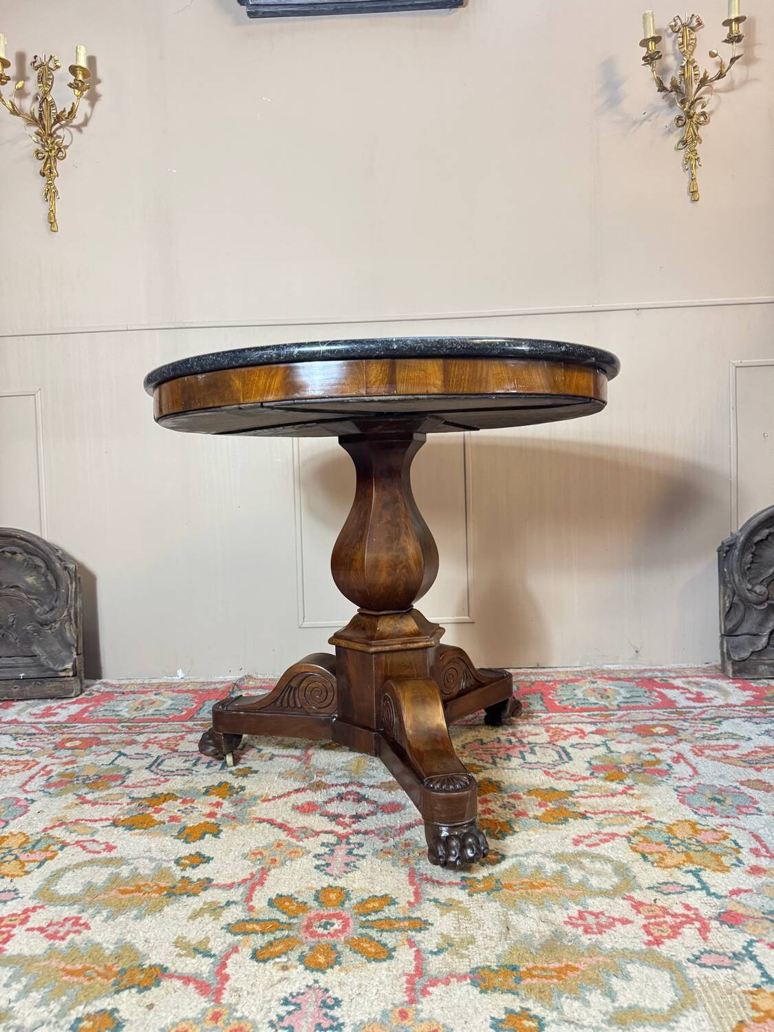 Mahogany tripod pedestal table from the 19th century Restoration period