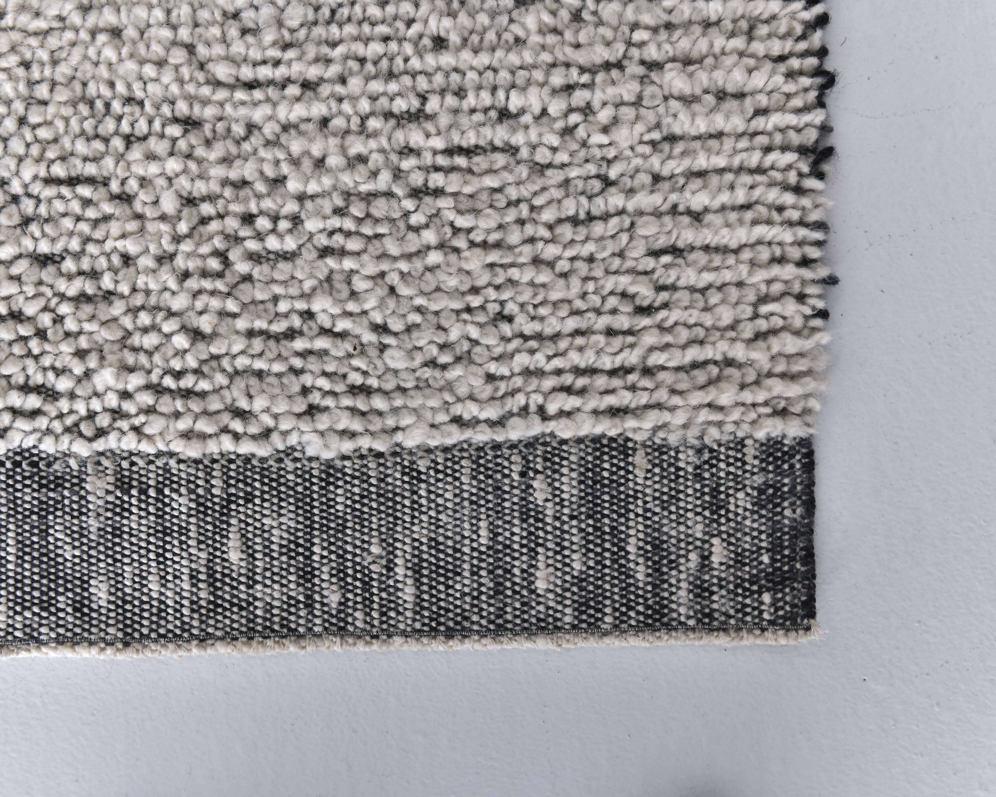 7x10 White & Black Modern Vintage Rug 206x297Cm