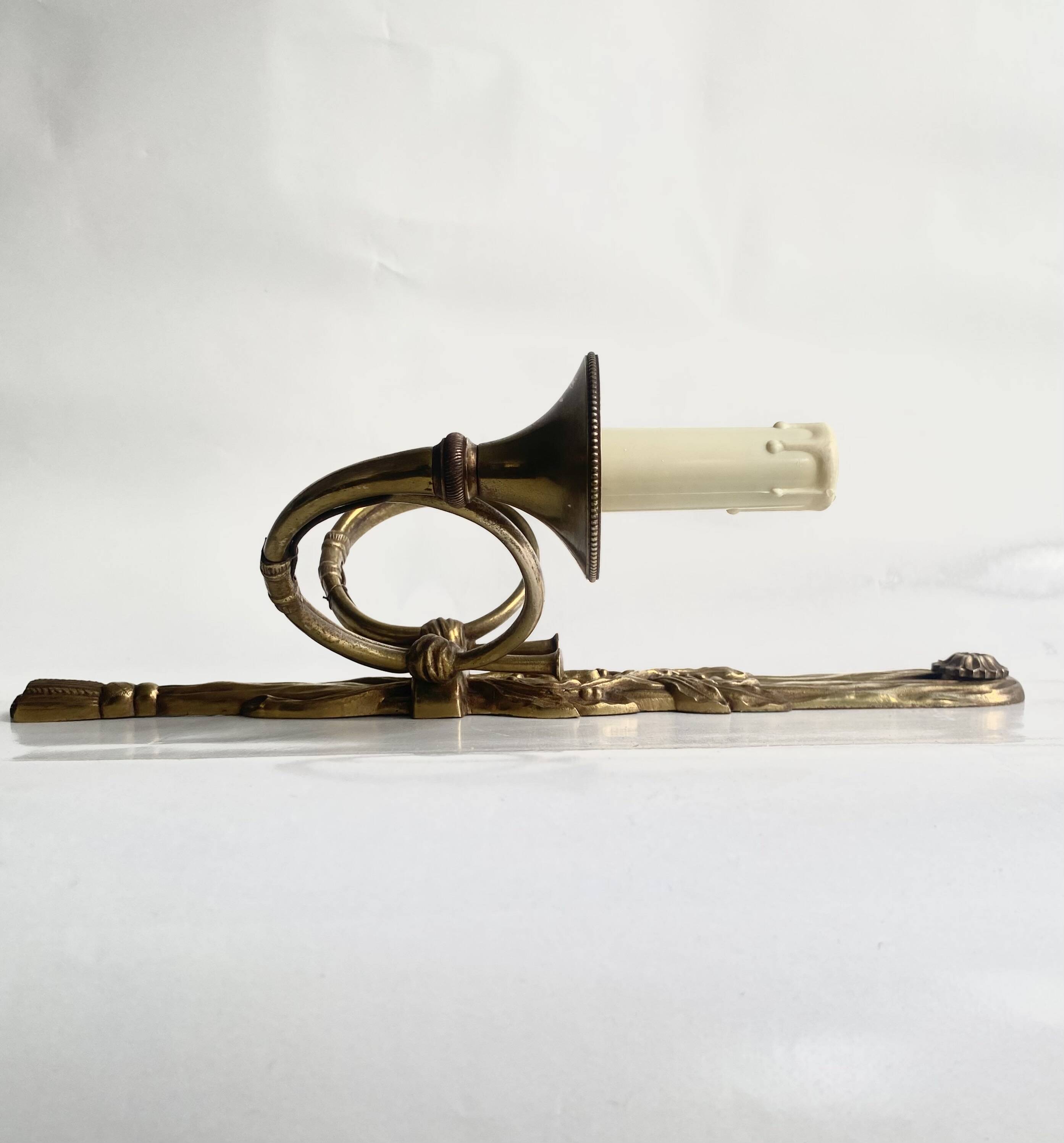Hunting horn wall light, brass 1950