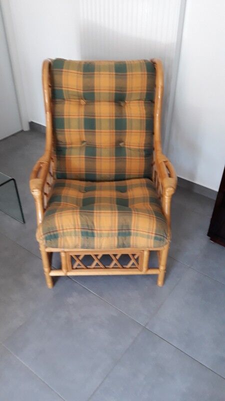 Vintage armchair in bamboo and rattan with a tartan pattern.