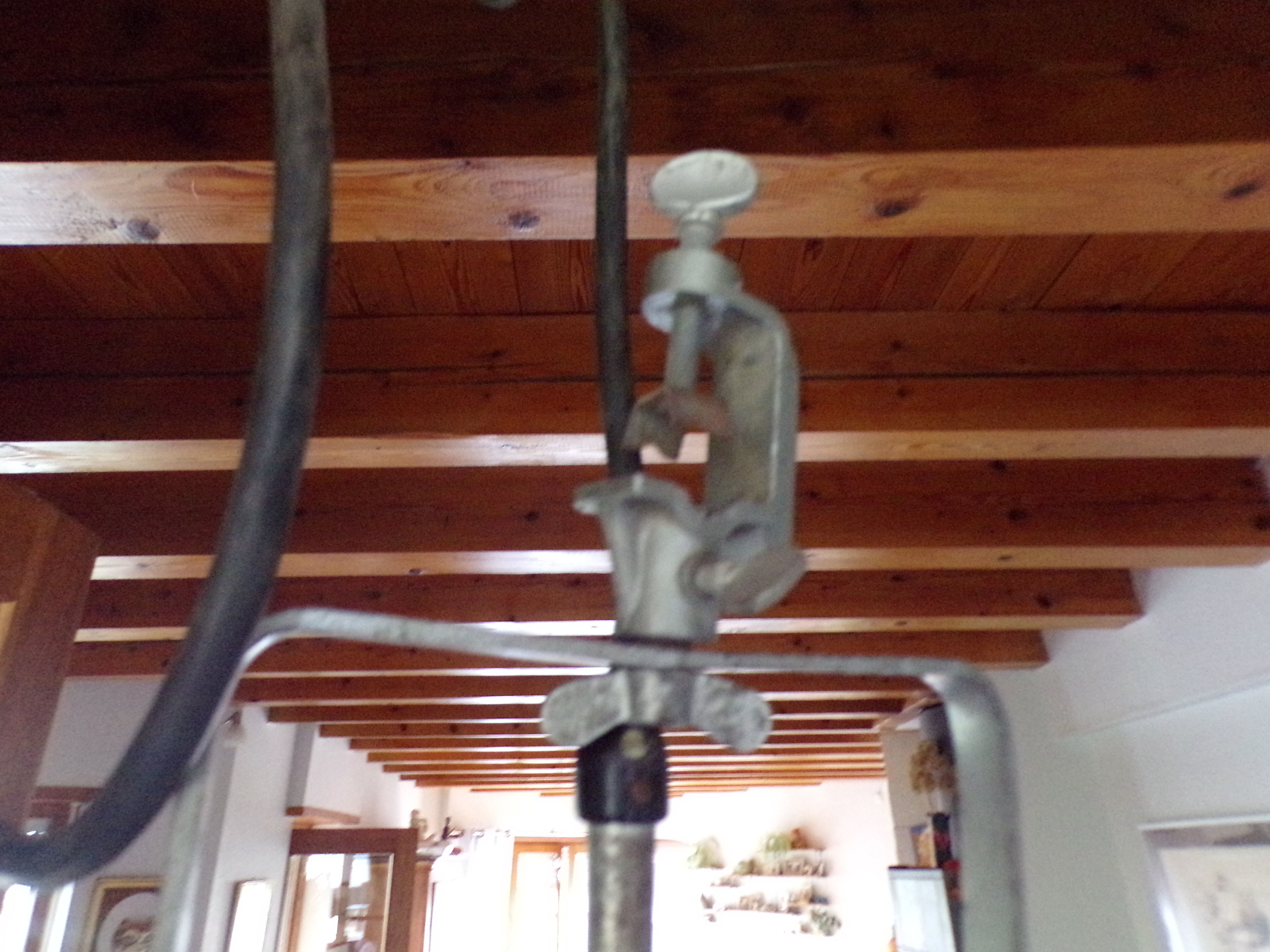 Industrial workshop lamp suspension