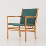 Armchair design J147 by Erik Ole Jørgensen of Tarm Stole & Møbelfabrik.