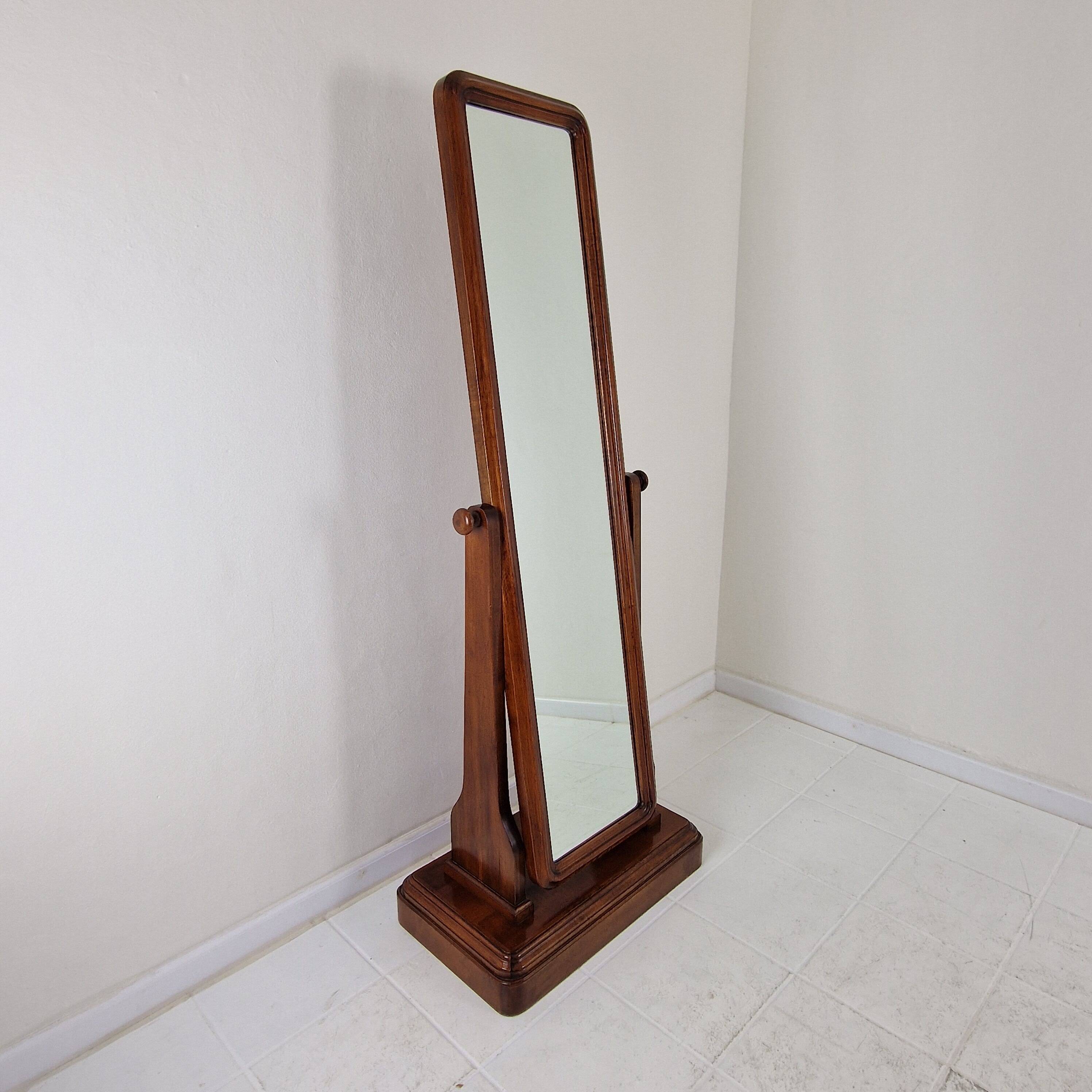 Italian Mid-Century Modern 'Psyché' Floor Mirror – Circa 1960s