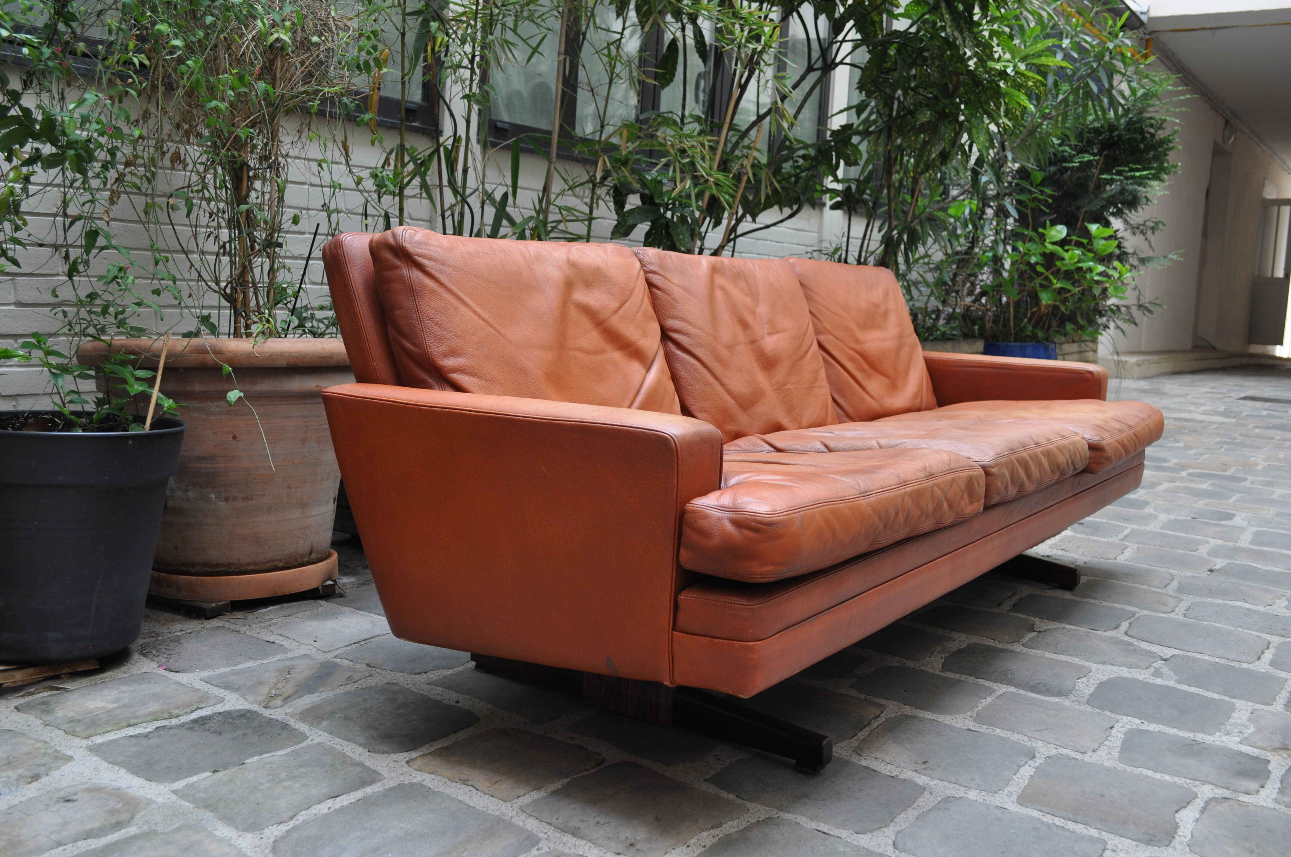 Scandinavian leather and rosewood sofa Fredrik Kayser 1965, 3 places
