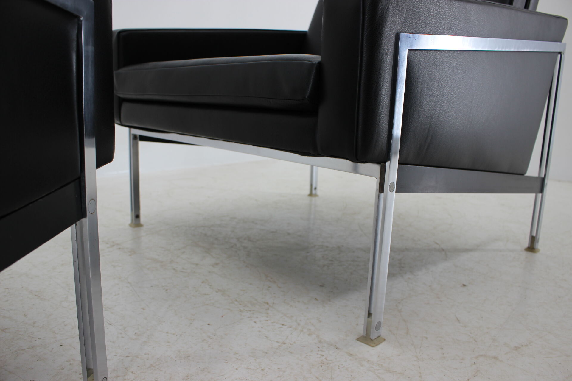 1960s Pair of Steel and Leather Armchairs by Lübke, Germany