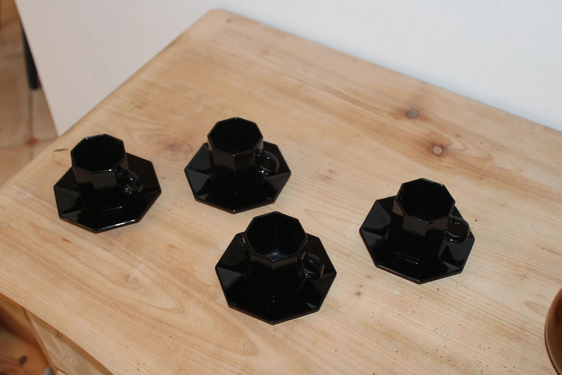 4 black coffee cups and saucers Arcoroc Octime – Esso vintage collection from the 1980s