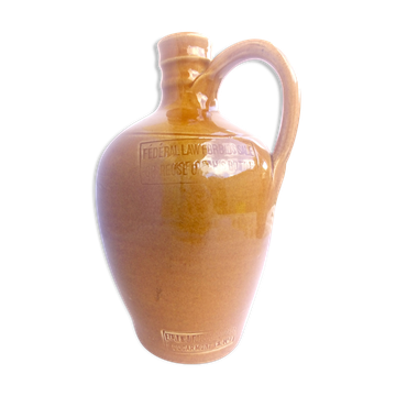 Bouteille de rhum en grès de la distillerie Desjonquères