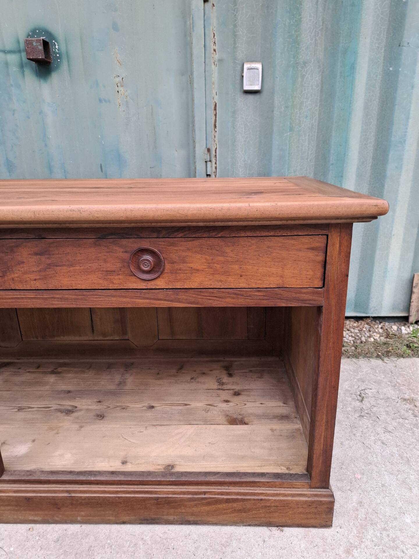 Trade counter