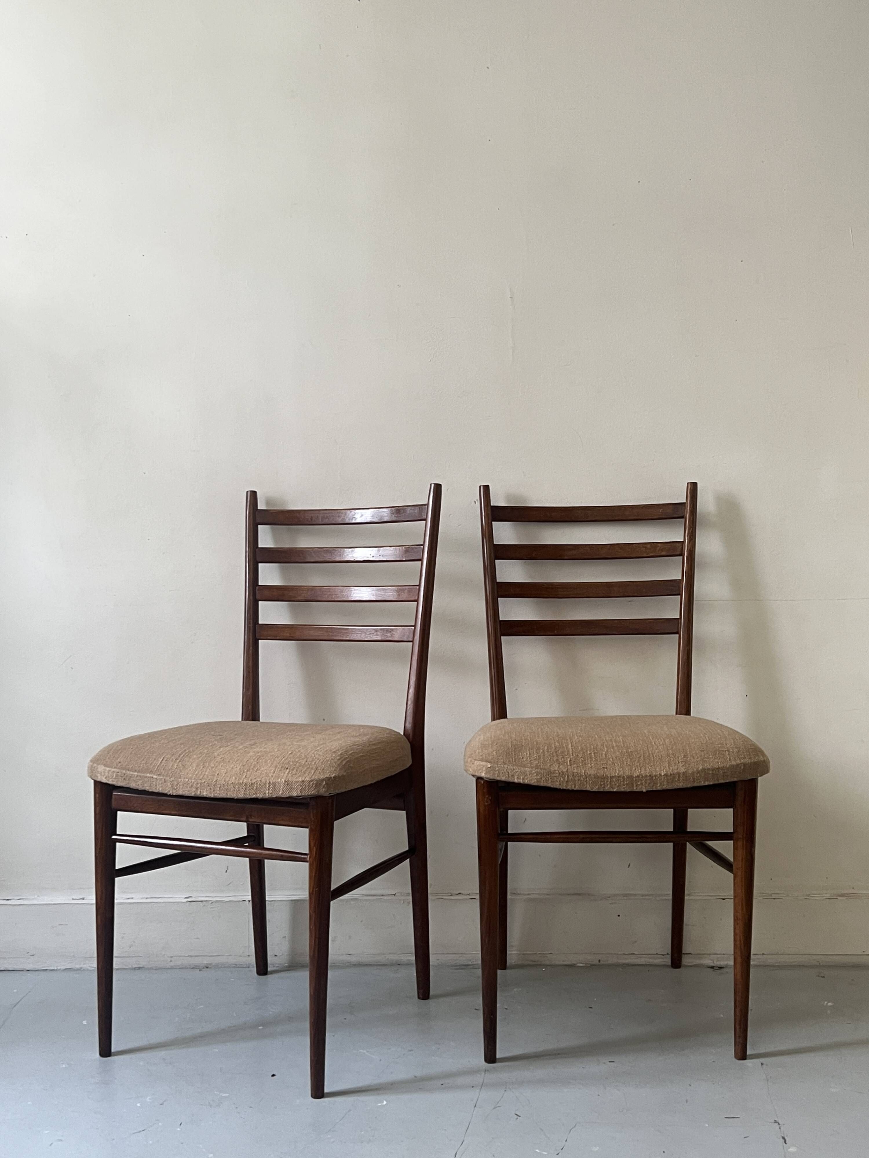 Lot de 2 chaises en bois filaire dans le gout de Gio PONTI , Italie 1970