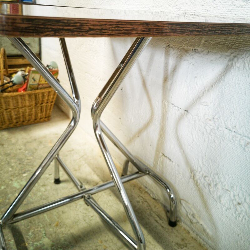 Folding table in formica