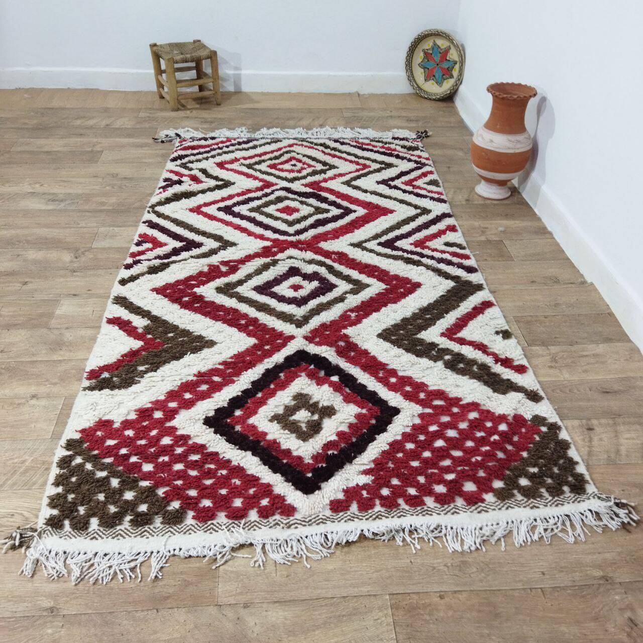 Handmade moroccan berber rug 254 x 136 cm