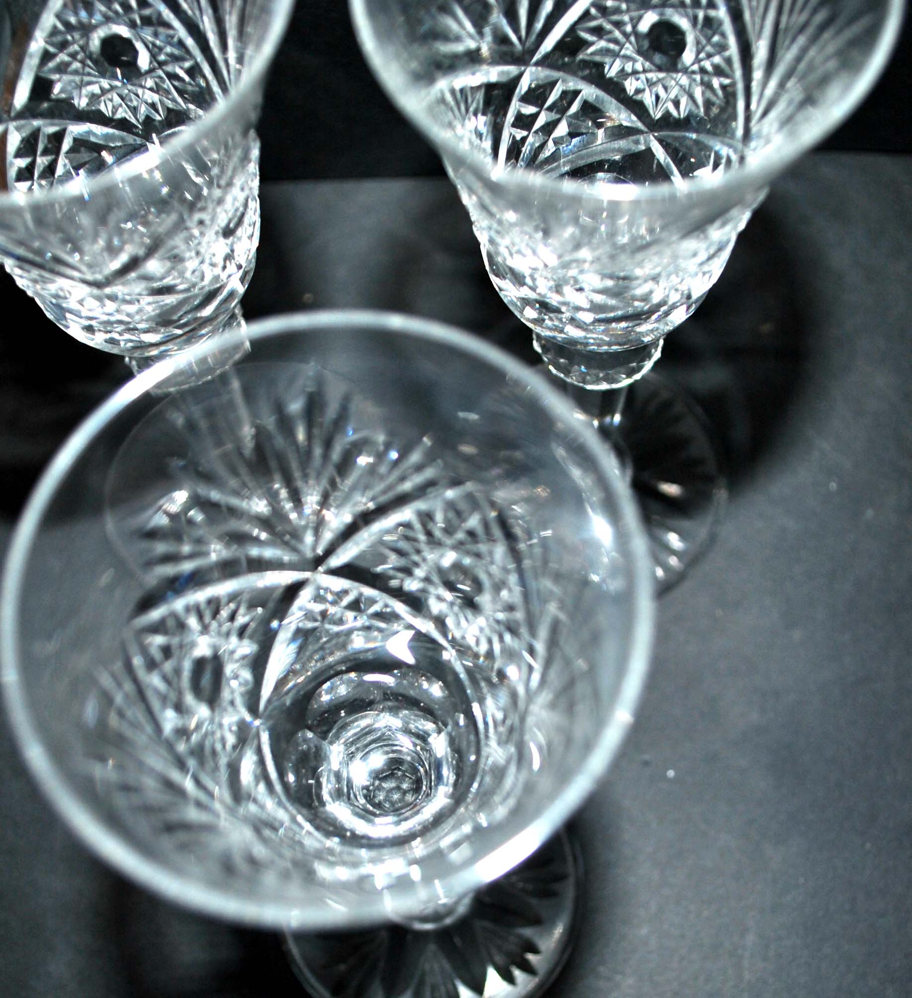 Cristallerie Lorraine, Series of 6 diamond cut crystal stemmed glasses 14.5cm