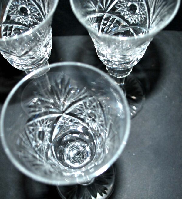Série de 6 verres à pied en cristal taillé diamant 14.5cm, Cristallerie Lorraine