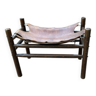 Vintage safari stool in brown leather and dark wood, 1960s, Mid-Century style.