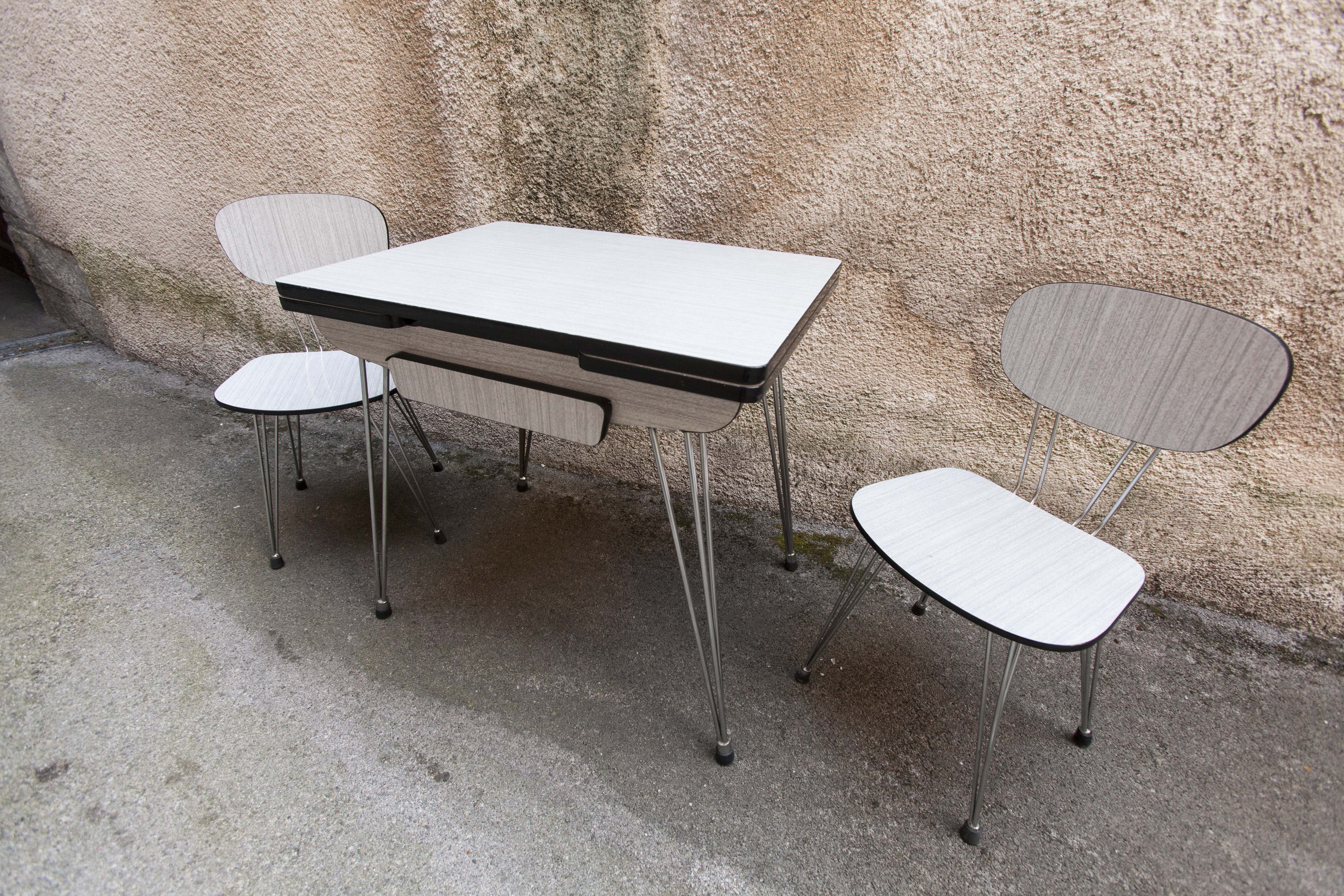 Set table formica and 2 chairs
