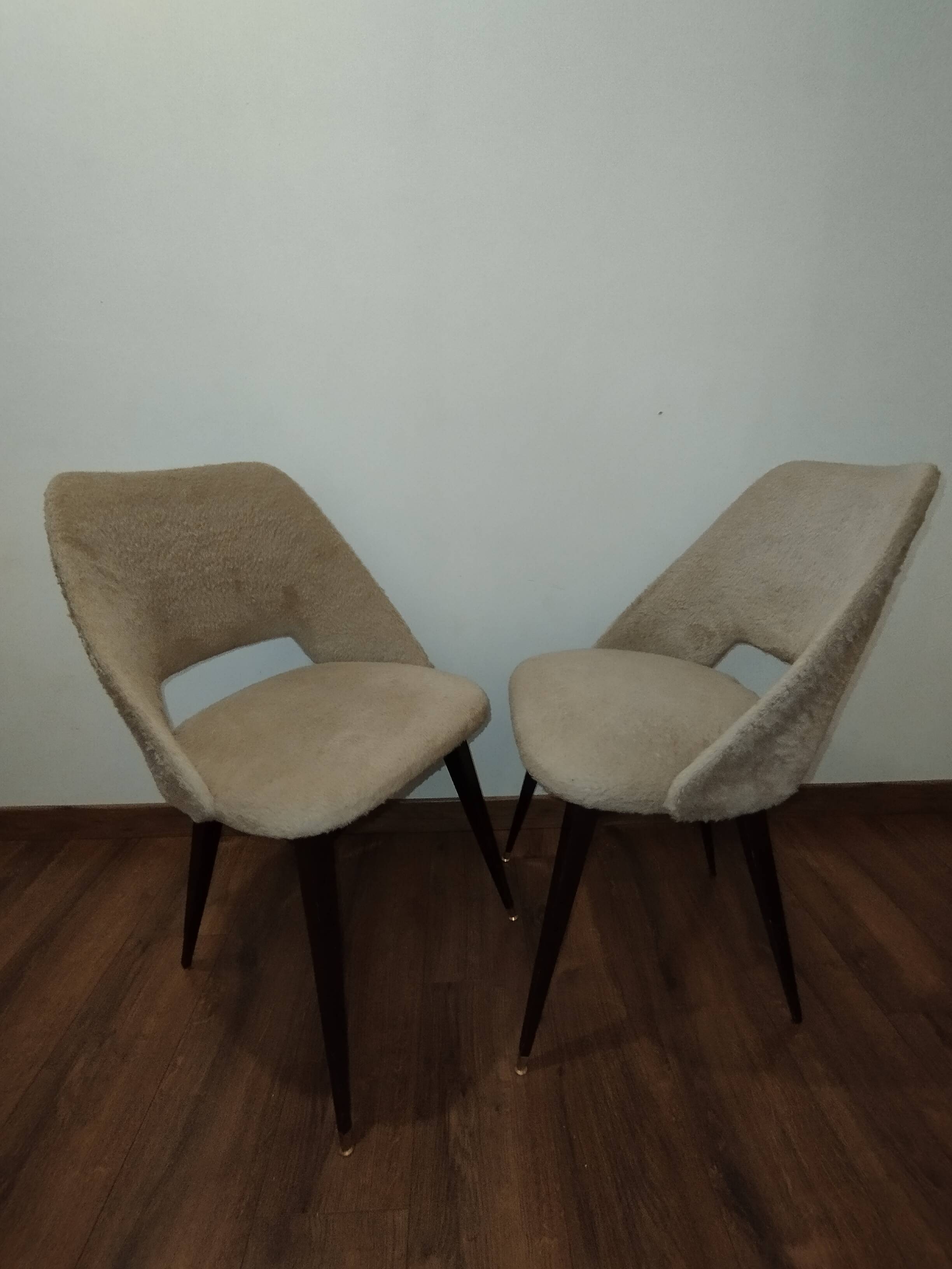 Beige vintage shaggy chairs