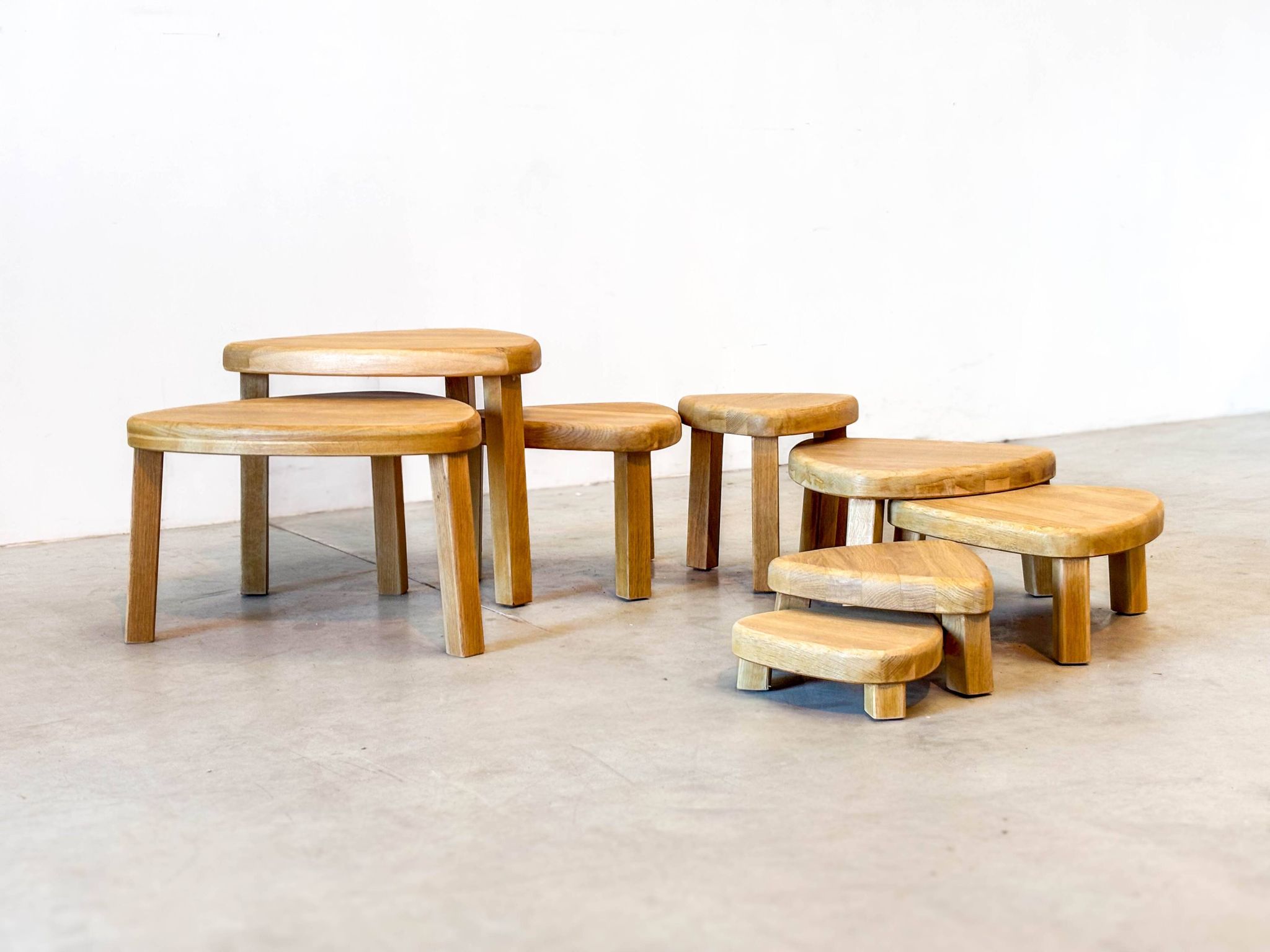 Table basse gigogne en chêne des années 1970