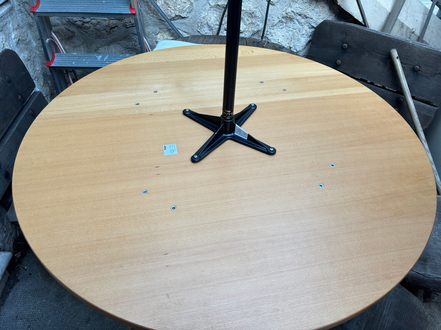 Grande table ronde Eames par Charles & Ray Eames – édition Vitra