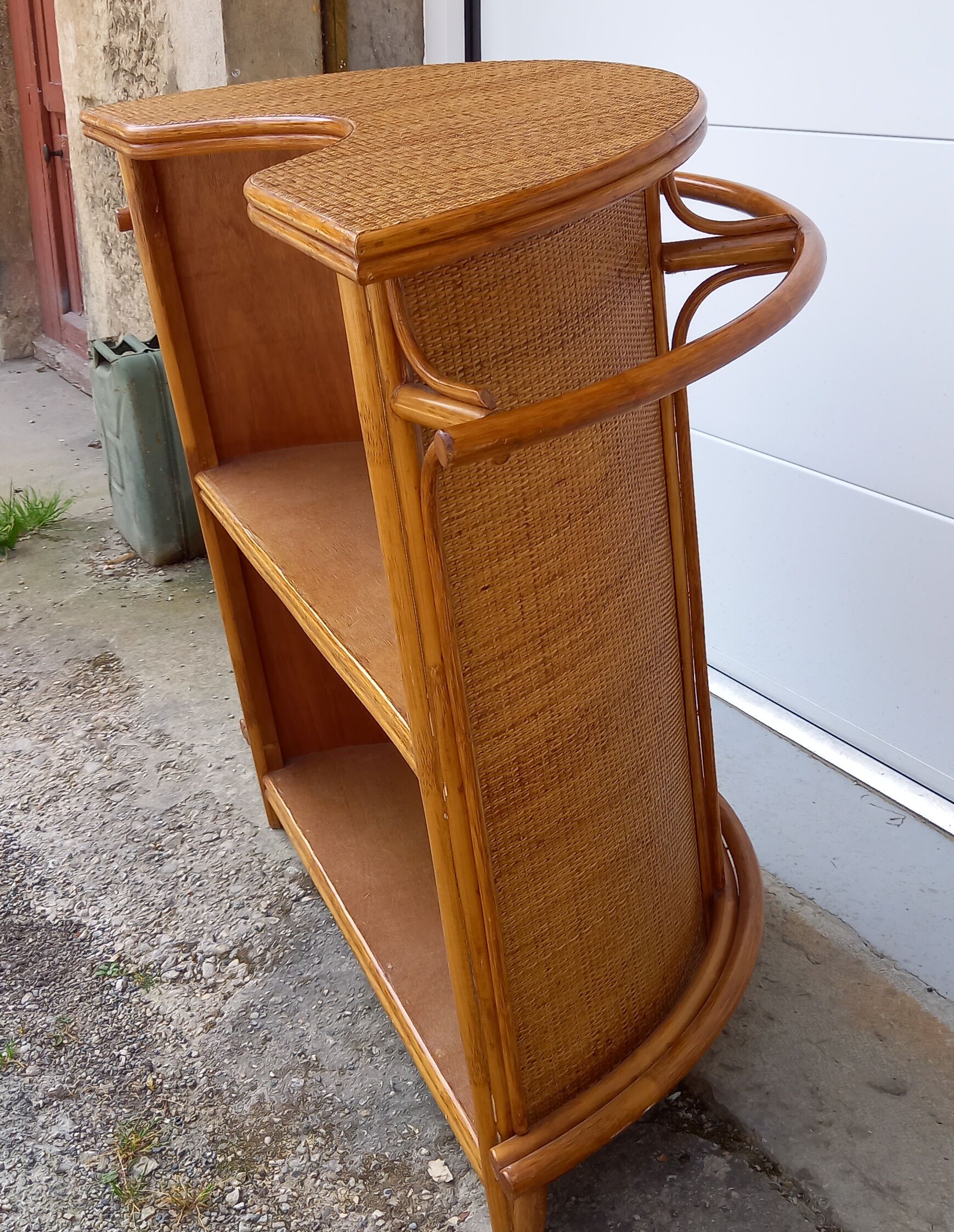 Bamboo bar and braided straw