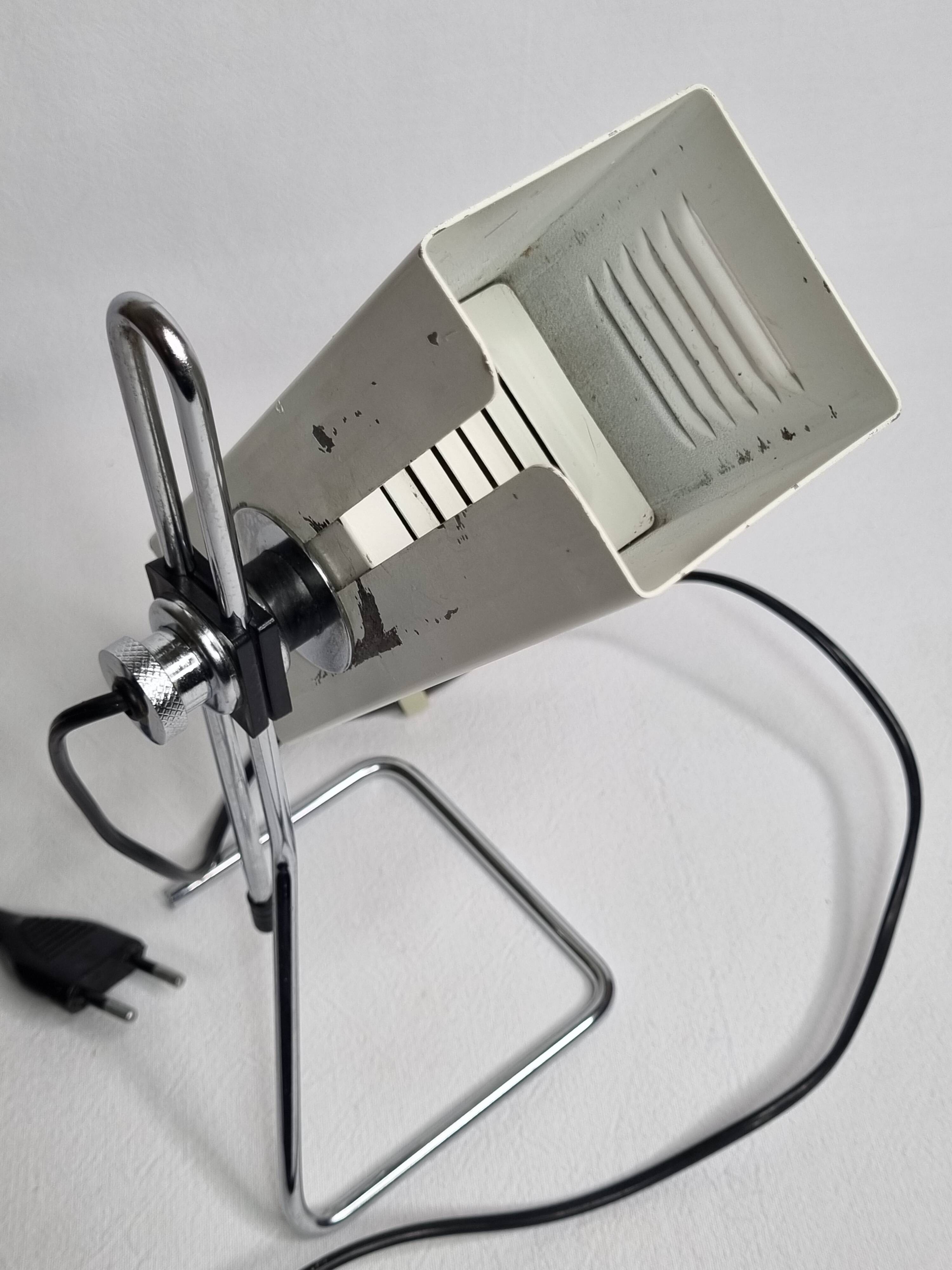 Vintage table lamp in white lacquered metal and chrome, 1970s, gold lampshade