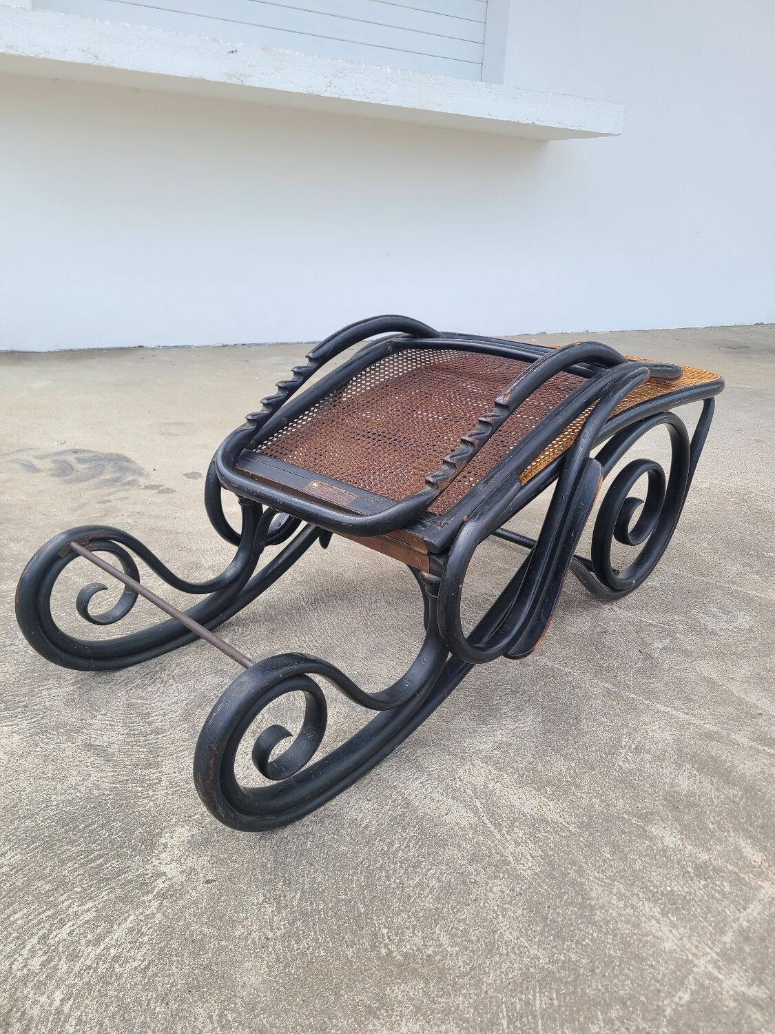 Thonet canngage lounge chair and bent beech wood circa 1900