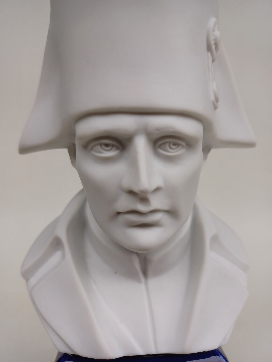 Bust in biscuit and porcelain of Napoleon 1st. mnp, limoges