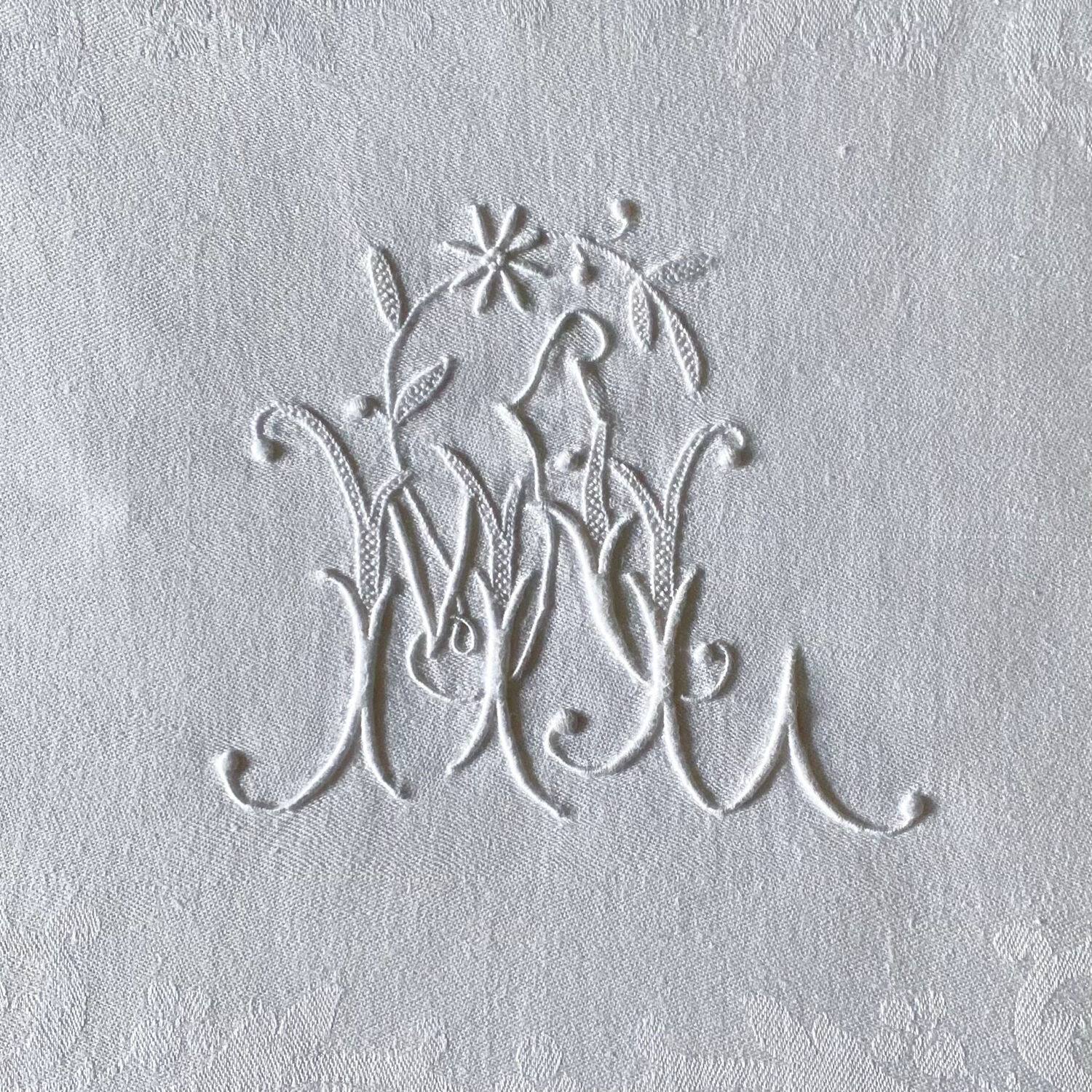 Service of 12 towels