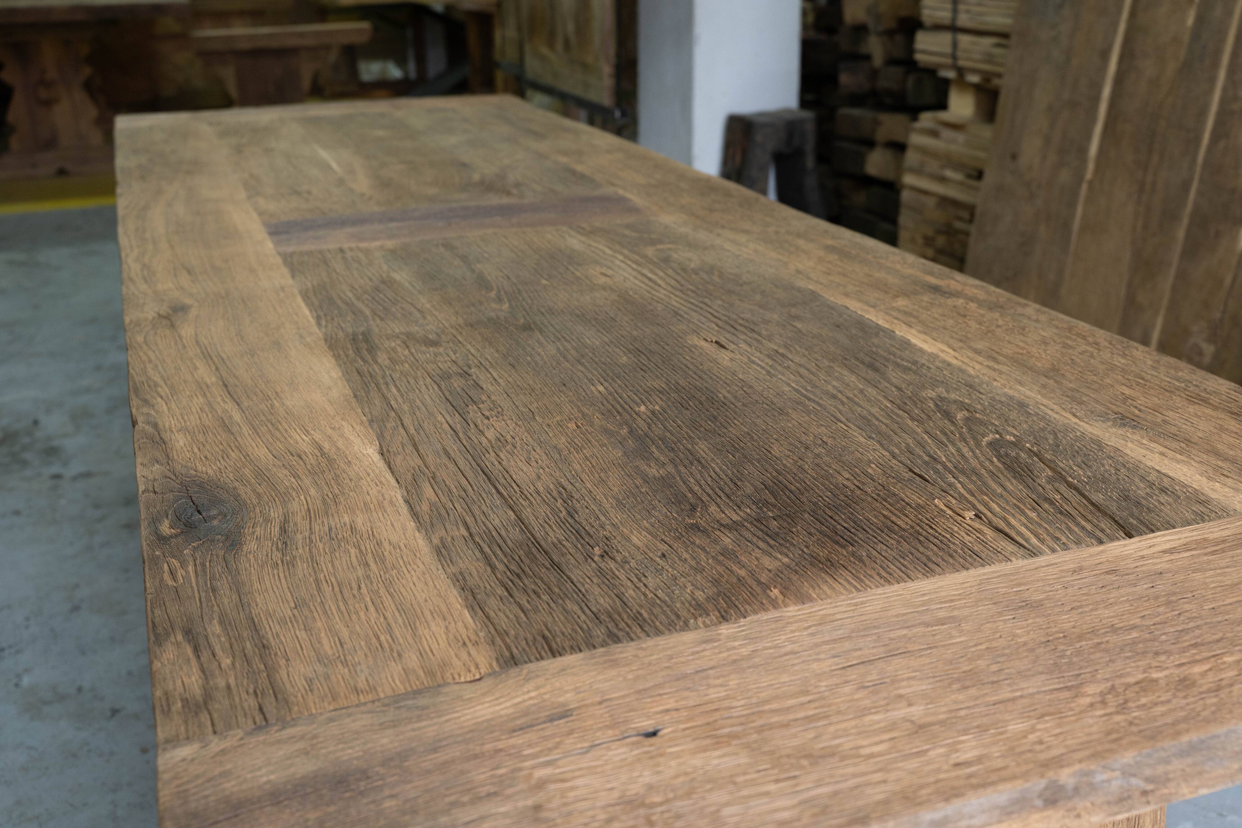 Solid oak table in Provençal style