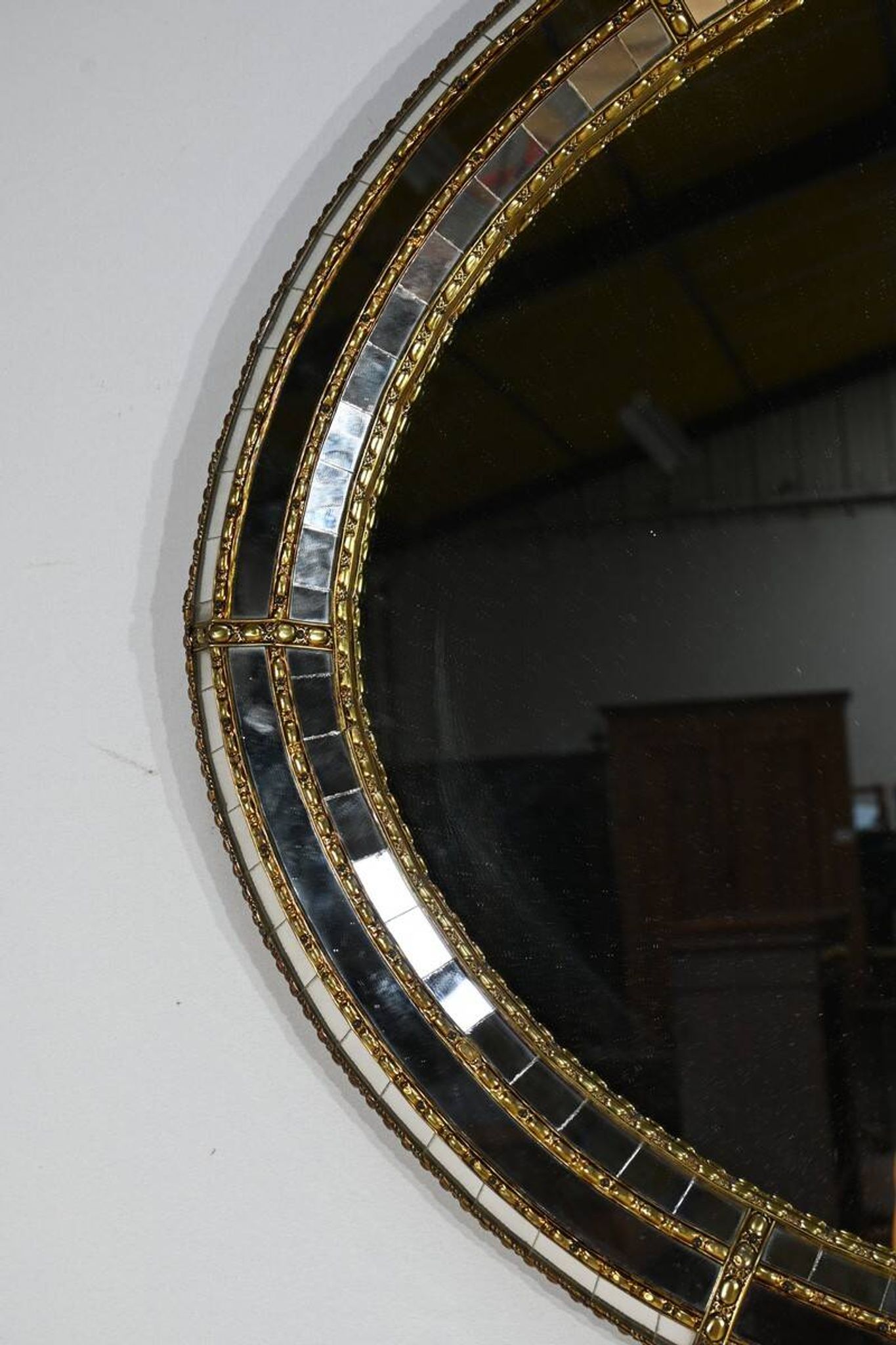 Miroir ovale à parclose en laiton, style hollywood regency – 1970